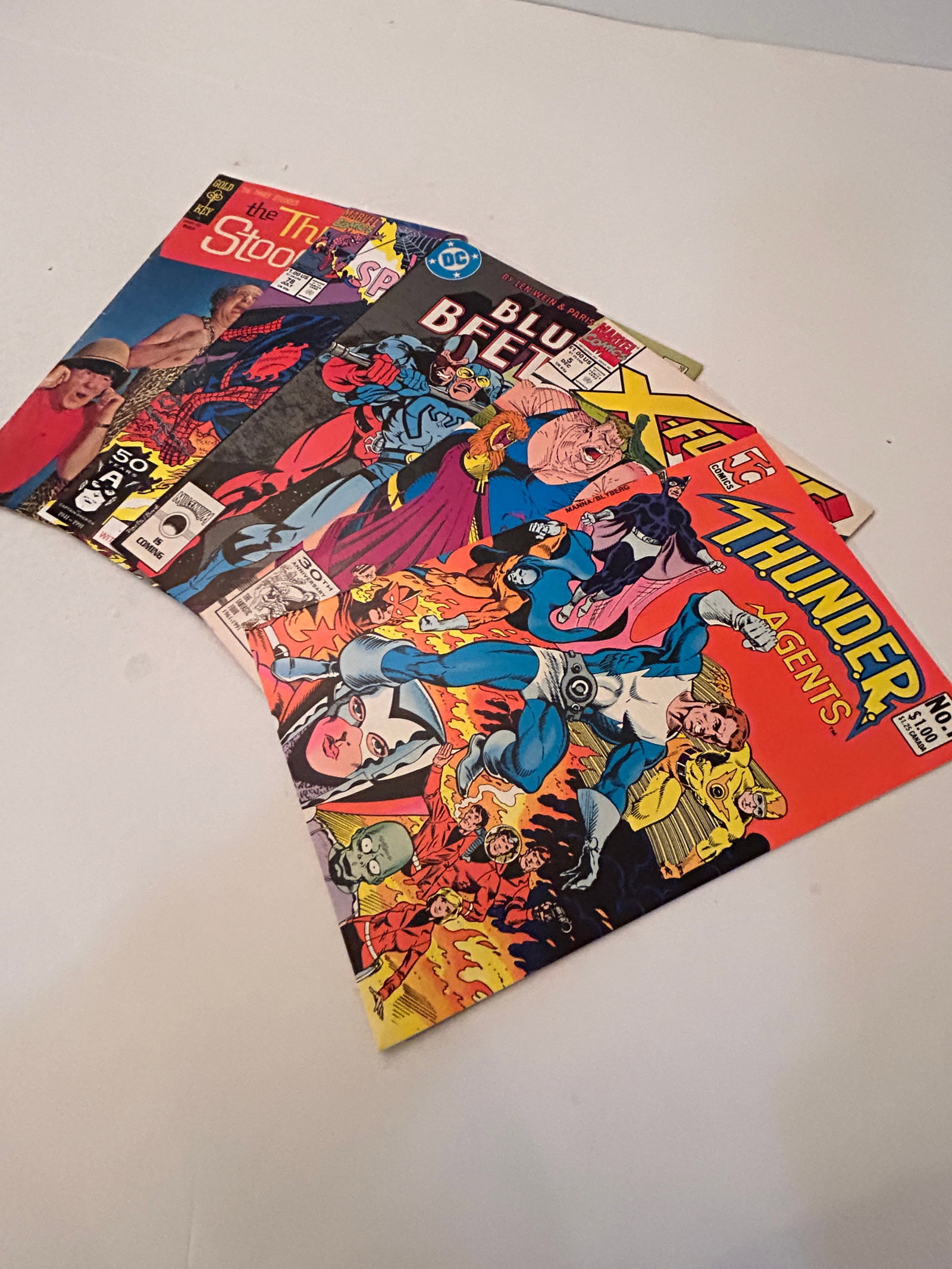 Vintage Lot of 5 Comic Books: Vintage Lot of 5 Comic Books Please view all photos as they are part of the description and condition of this Item, Feel free to contact me with questions or picture requests! Used Item AS IS