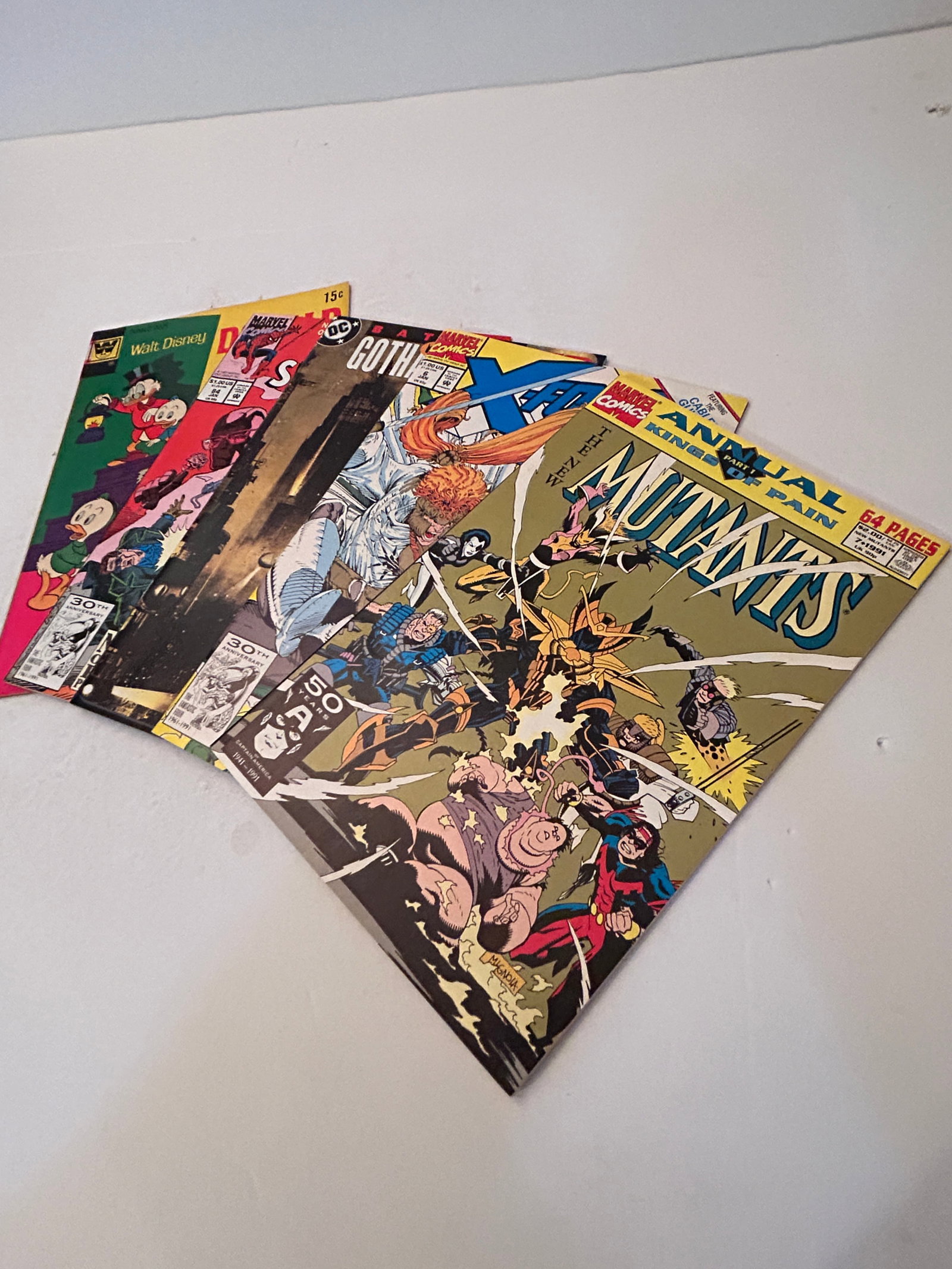 Vintage Lot of 5 Comic Books: Vintage Lot of 5 Comic Books Please view all photos as they are part of the description and condition of this Item, Feel free to contact me with questions or picture requests! Used Item AS IS