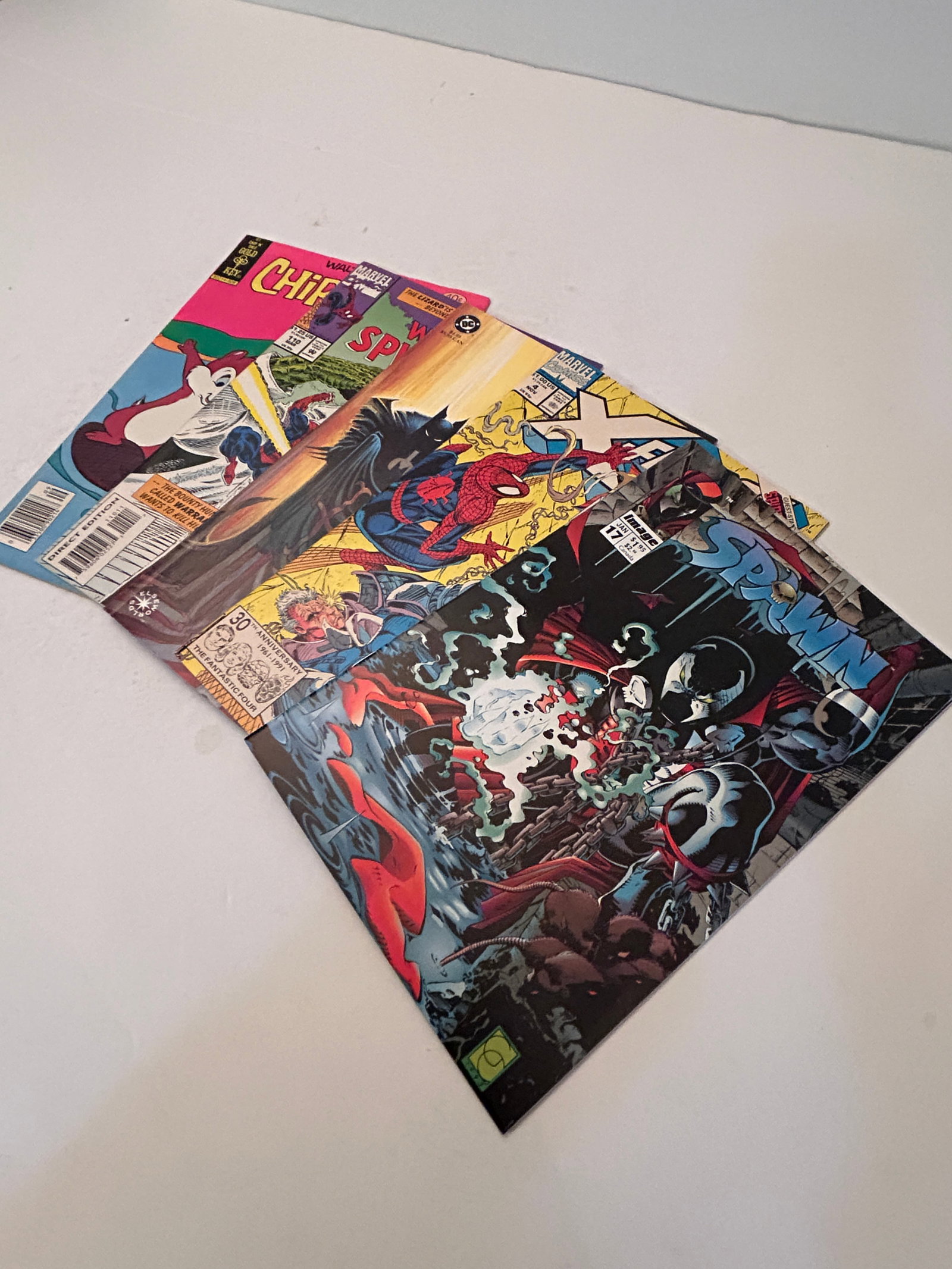 Vintage Lot of 5 Comic Books: Vintage Lot of 5 Comic Books Please view all photos as they are part of the description and condition of this Item, Feel free to contact me with questions or picture requests! Used Item AS IS