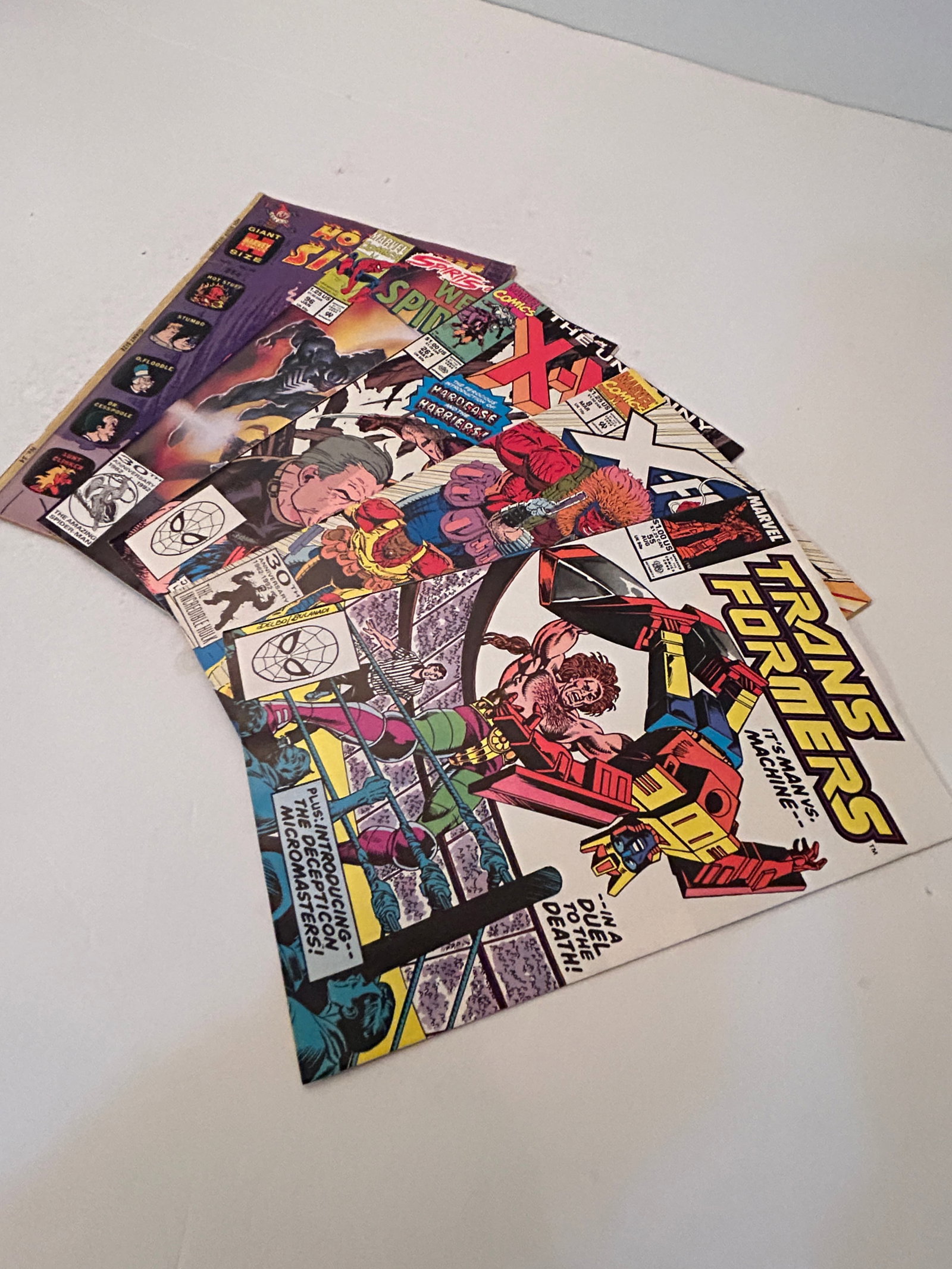 Vintage Lot of 5 Comic Books: Vintage Lot of 5 Comic Books Please view all photos as they are part of the description and condition of this Item, Feel free to contact me with questions or picture requests! Used Item AS IS