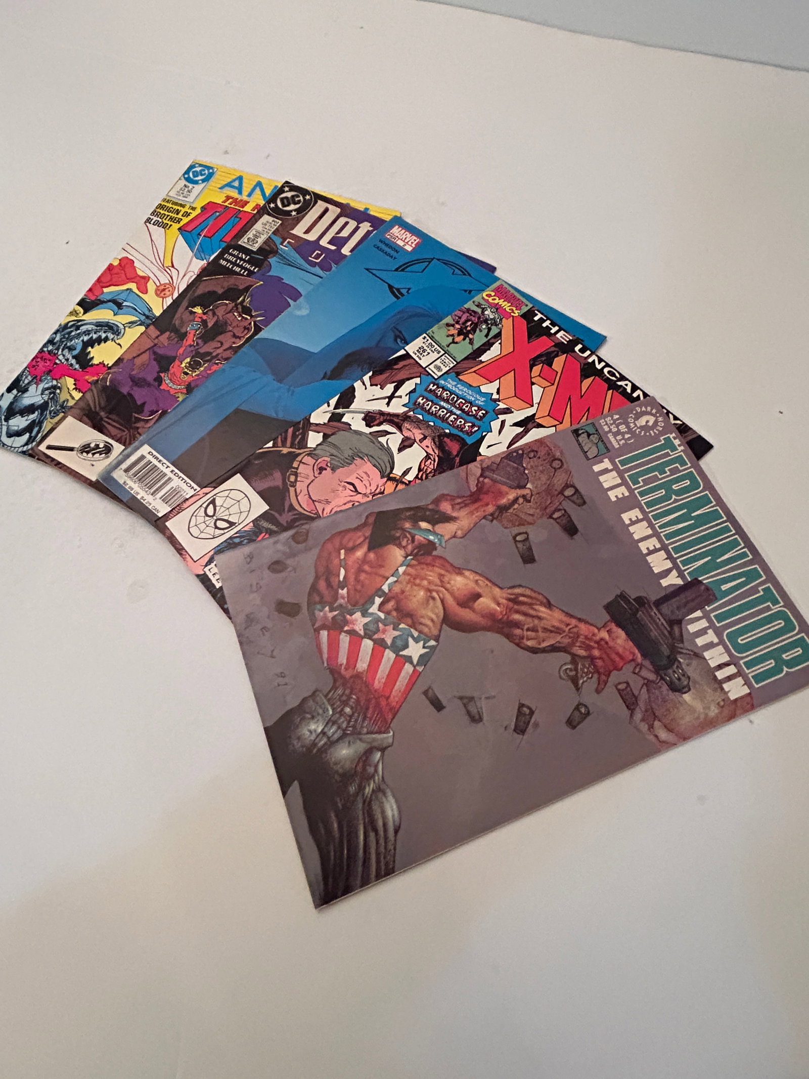 Vintage Lot of 5 Comic Books: Vintage Lot of 5 Comic Books Please view all photos as they are part of the description and condition of this Item, Feel free to contact me with questions or picture requests! Used Item AS IS