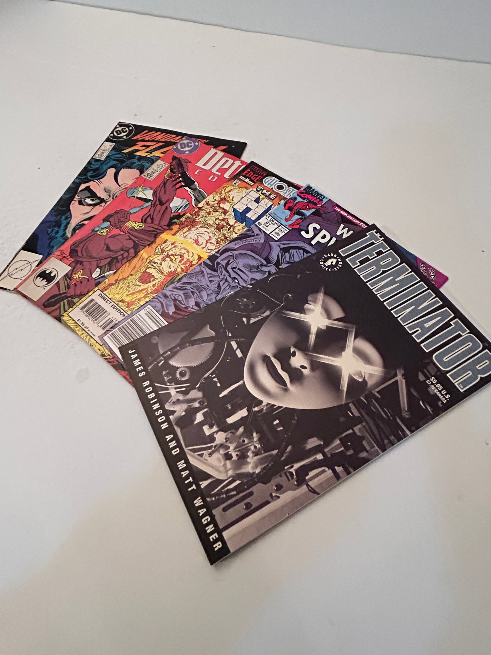 Vintage Lot of 5 Comic Books: Vintage Lot of 5 Comic Books Please view all photos as they are part of the description and condition of this Item, Feel free to contact me with questions or picture requests! Used Item AS IS