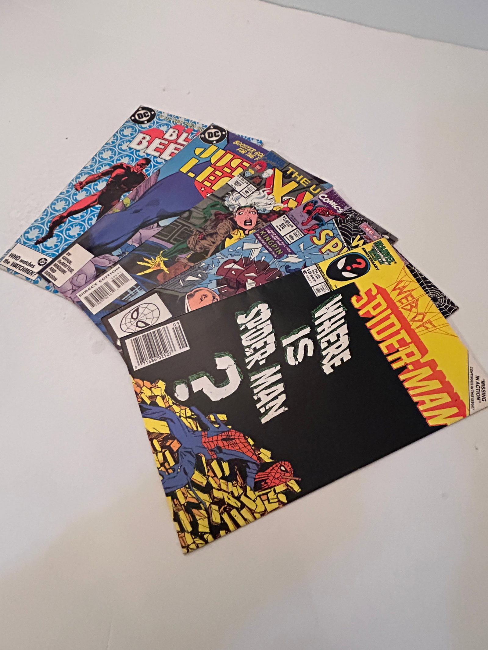 Vintage Lot of 5 Comic Books: Vintage Lot of 5 Comic Books Please view all photos as they are part of the description and condition of this Item, Feel free to contact me with questions or picture requests! Used Item AS IS