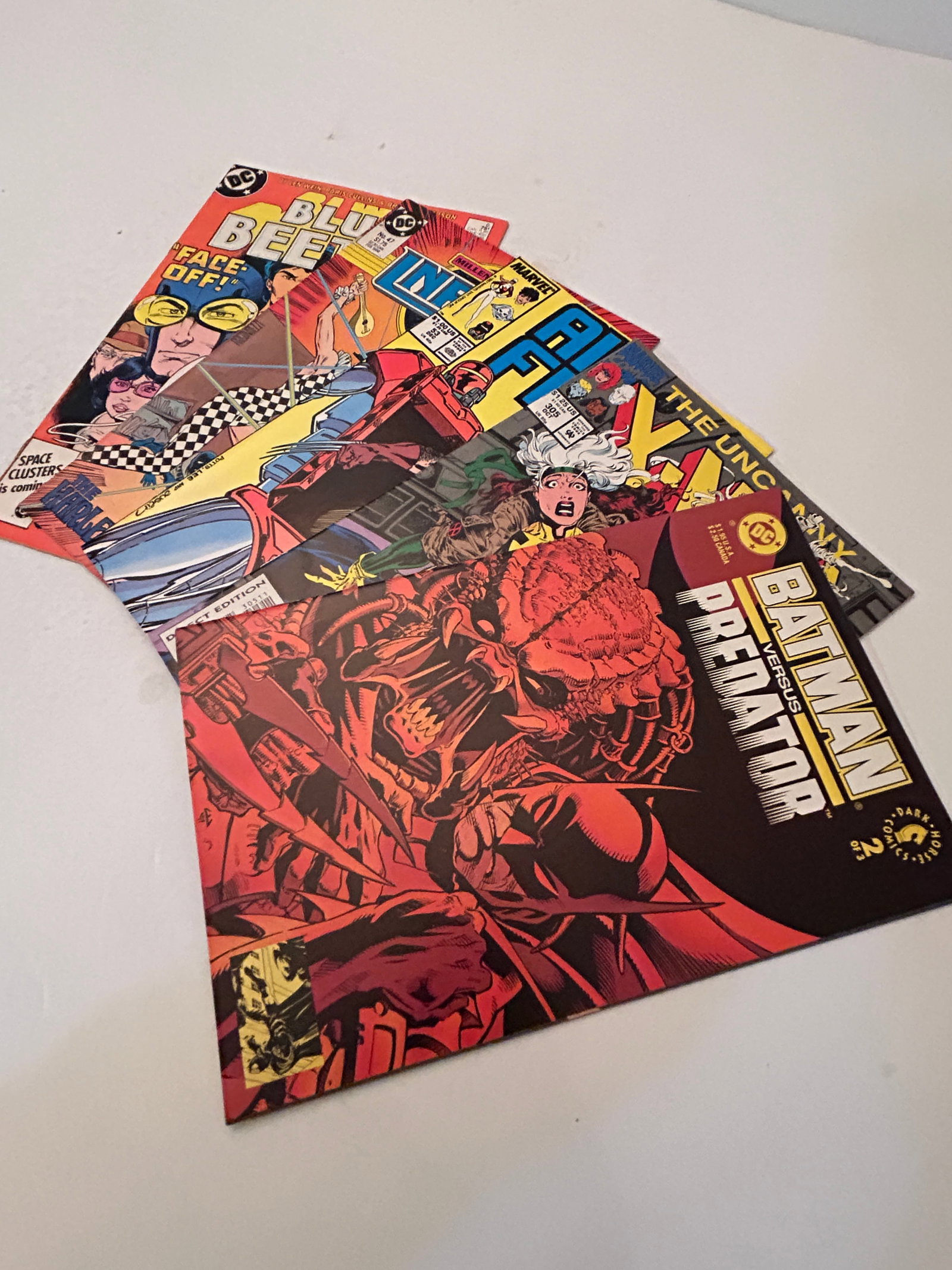 Vintage Lot of 5 Comic Books: Vintage Lot of 5 Comic Books Please view all photos as they are part of the description and condition of this Item, Feel free to contact me with questions or picture requests! Used Item AS IS