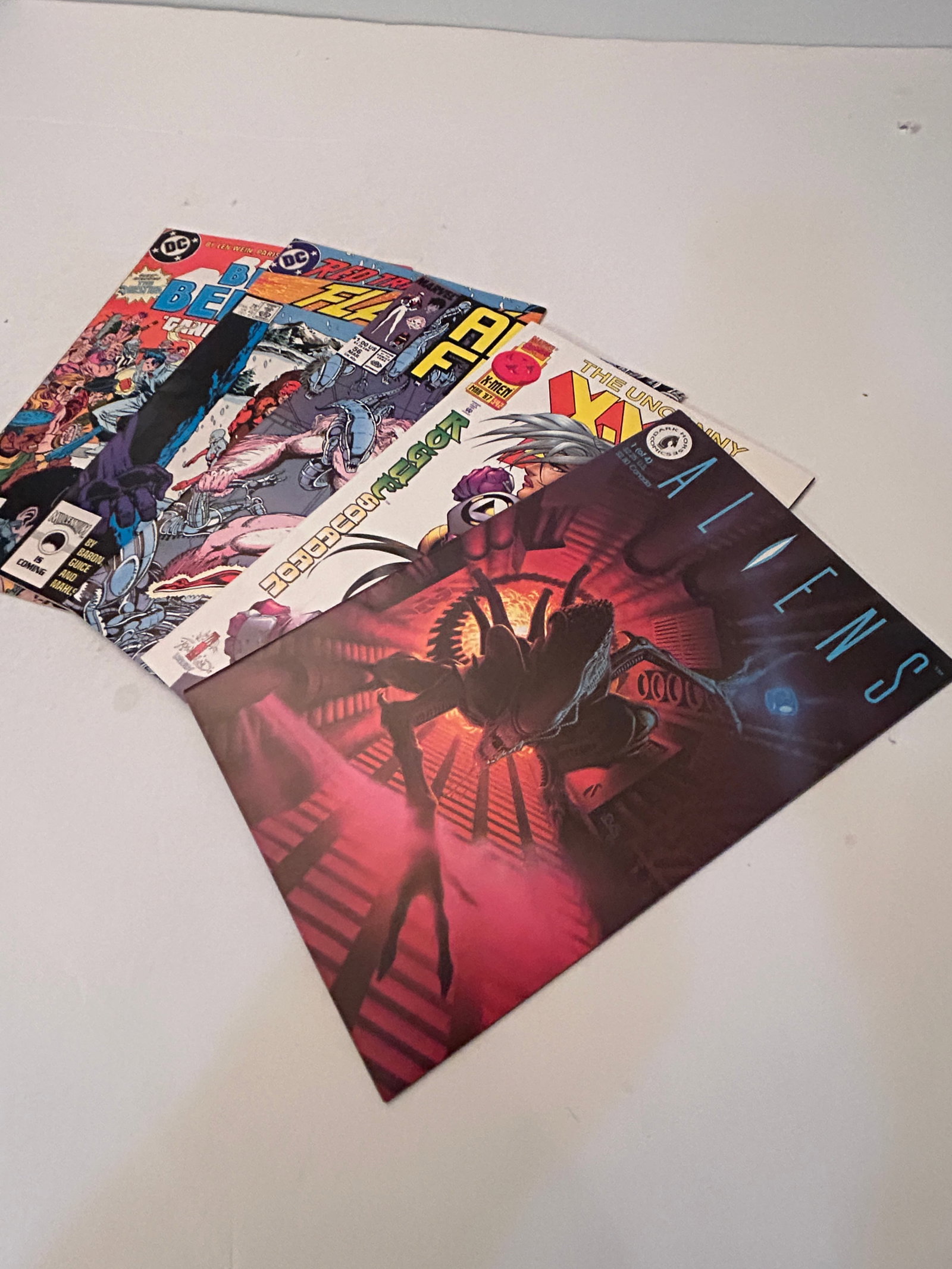 Vintage Lot of 5 Comic Books: Vintage Lot of 5 Comic Books Please view all photos as they are part of the description and condition of this Item, Feel free to contact me with questions or picture requests! Used Item AS IS