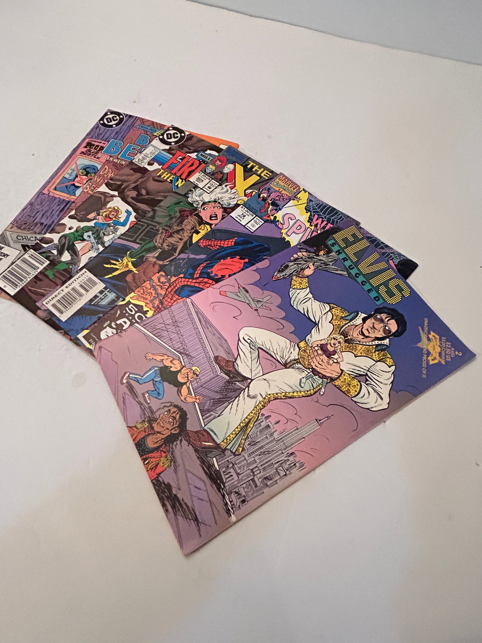 Vintage Lot of 5 Comic Books: Vintage Lot of 5 Comic Books Please view all photos as they are part of the description and condition of this Item, Feel free to contact me with questions or picture requests! Used Item AS IS