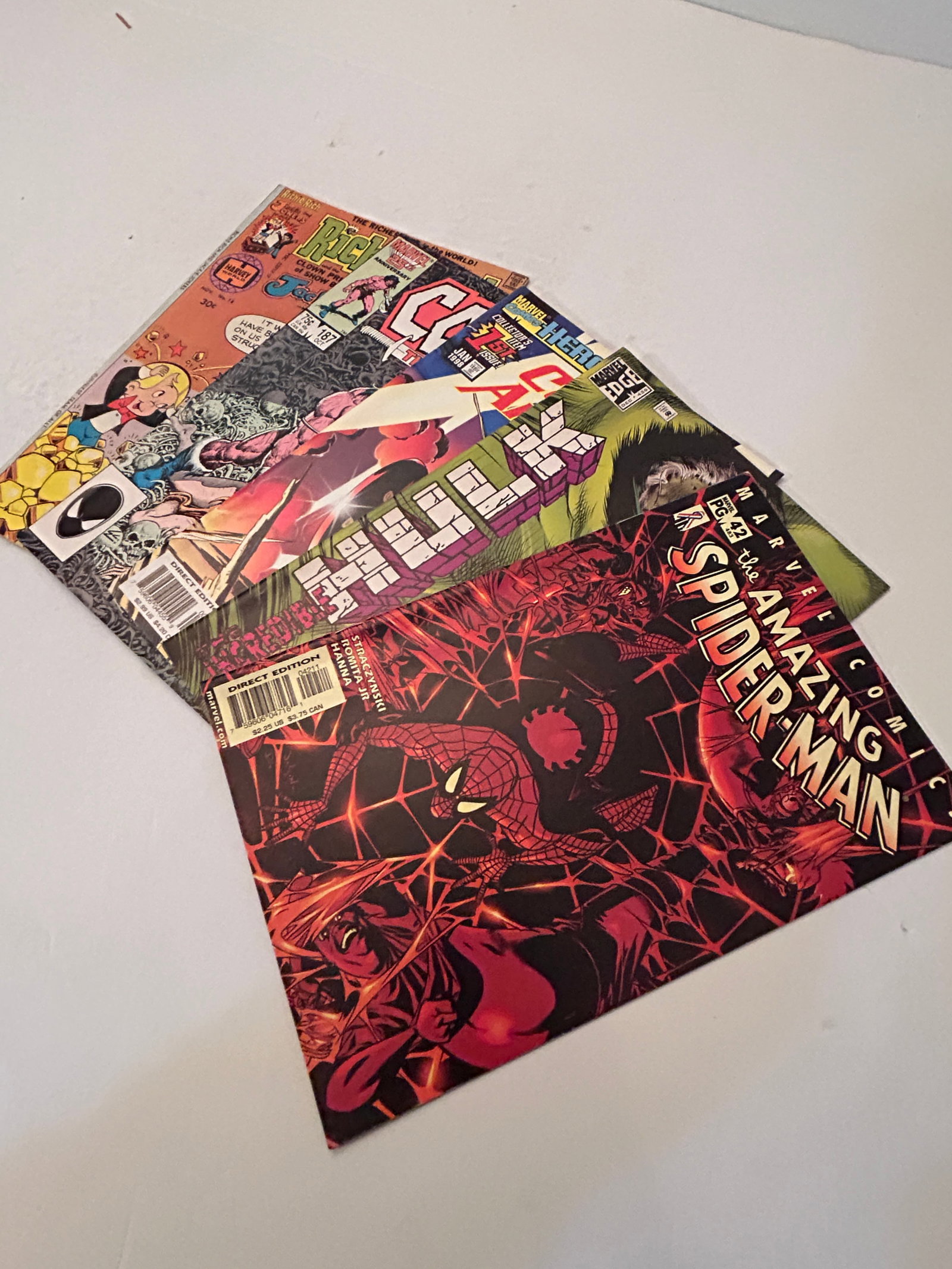 Vintage Lot of 5 Comic Books: Vintage Lot of 5 Comic Books Please view all photos as they are part of the description and condition of this Item, Feel free to contact me with questions or picture requests! Used Item AS IS