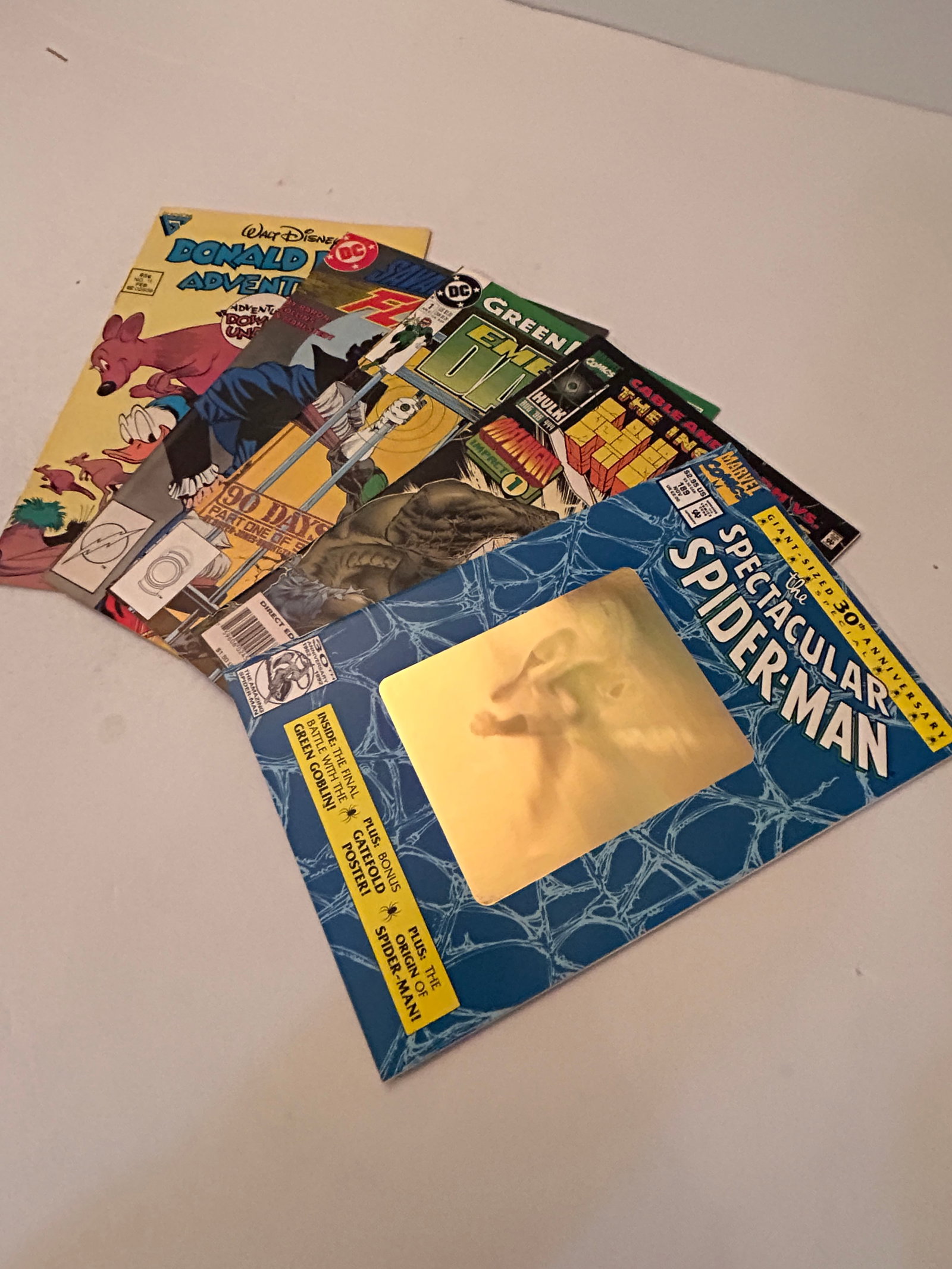 Vintage Lot of 5 Comic Books: Vintage Lot of 5 Comic Books Please view all photos as they are part of the description and condition of this Item, Feel free to contact me with questions or picture requests! Used Item AS IS