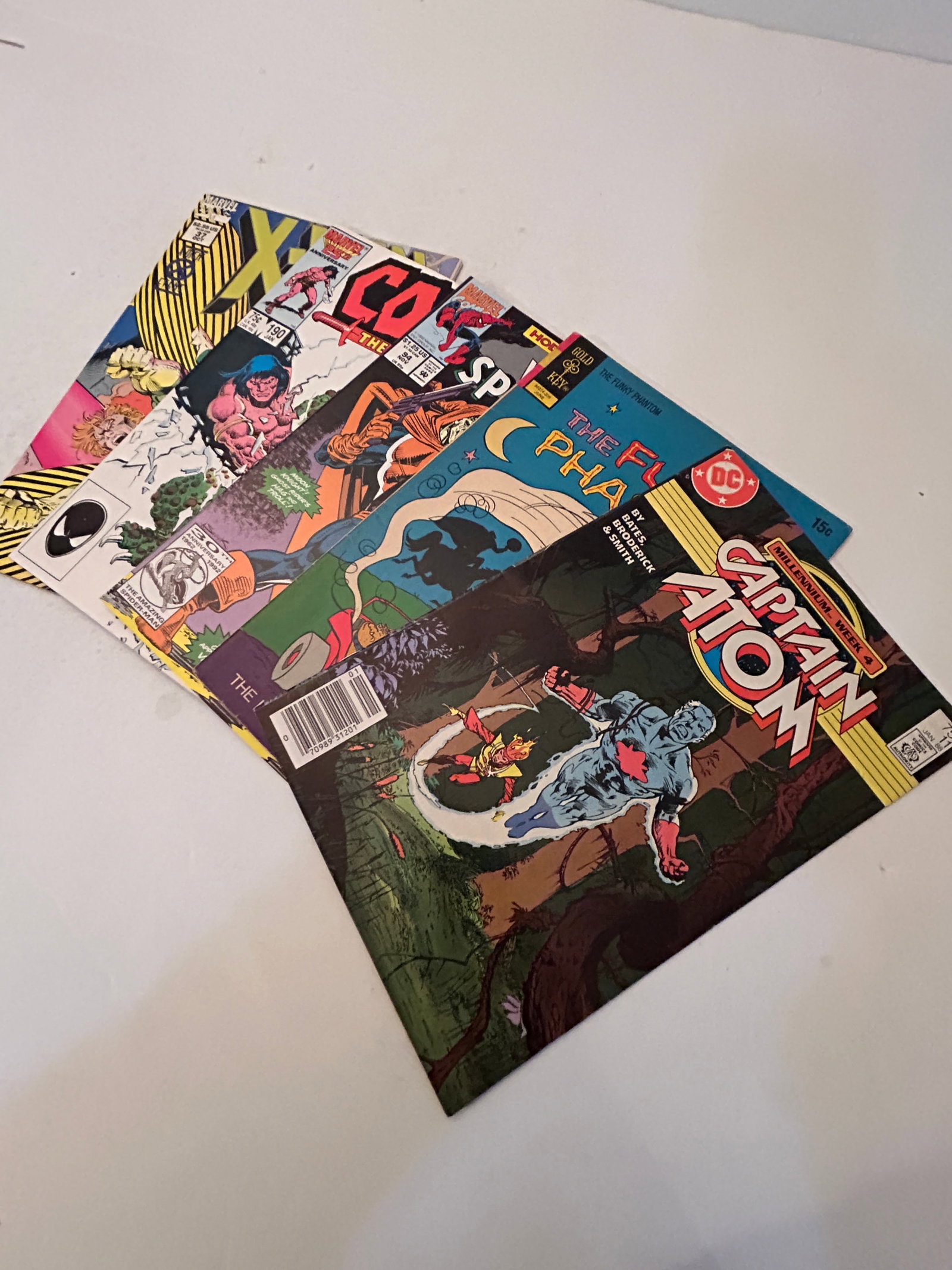 Vintage Lot of 5 Comic Books: Vintage Lot of 5 Comic Books Please view all photos as they are part of the description and condition of this Item, Feel free to contact me with questions or picture requests! Used Item AS IS