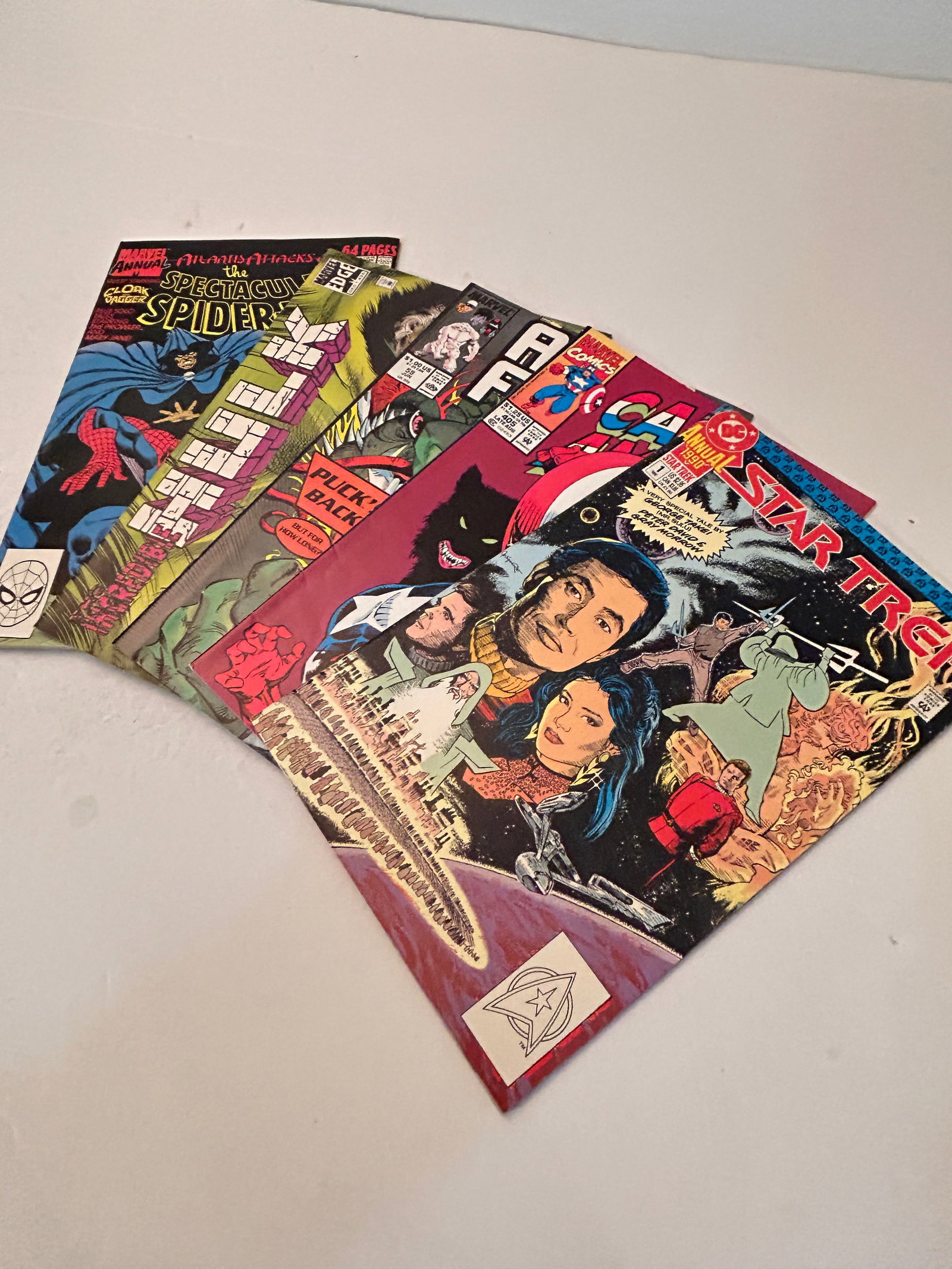 Vintage Lot of 5 Comic Books: Vintage Lot of 5 Comic Books Please view all photos as they are part of the description and condition of this Item, Feel free to contact me with questions or picture requests! Used Item AS IS