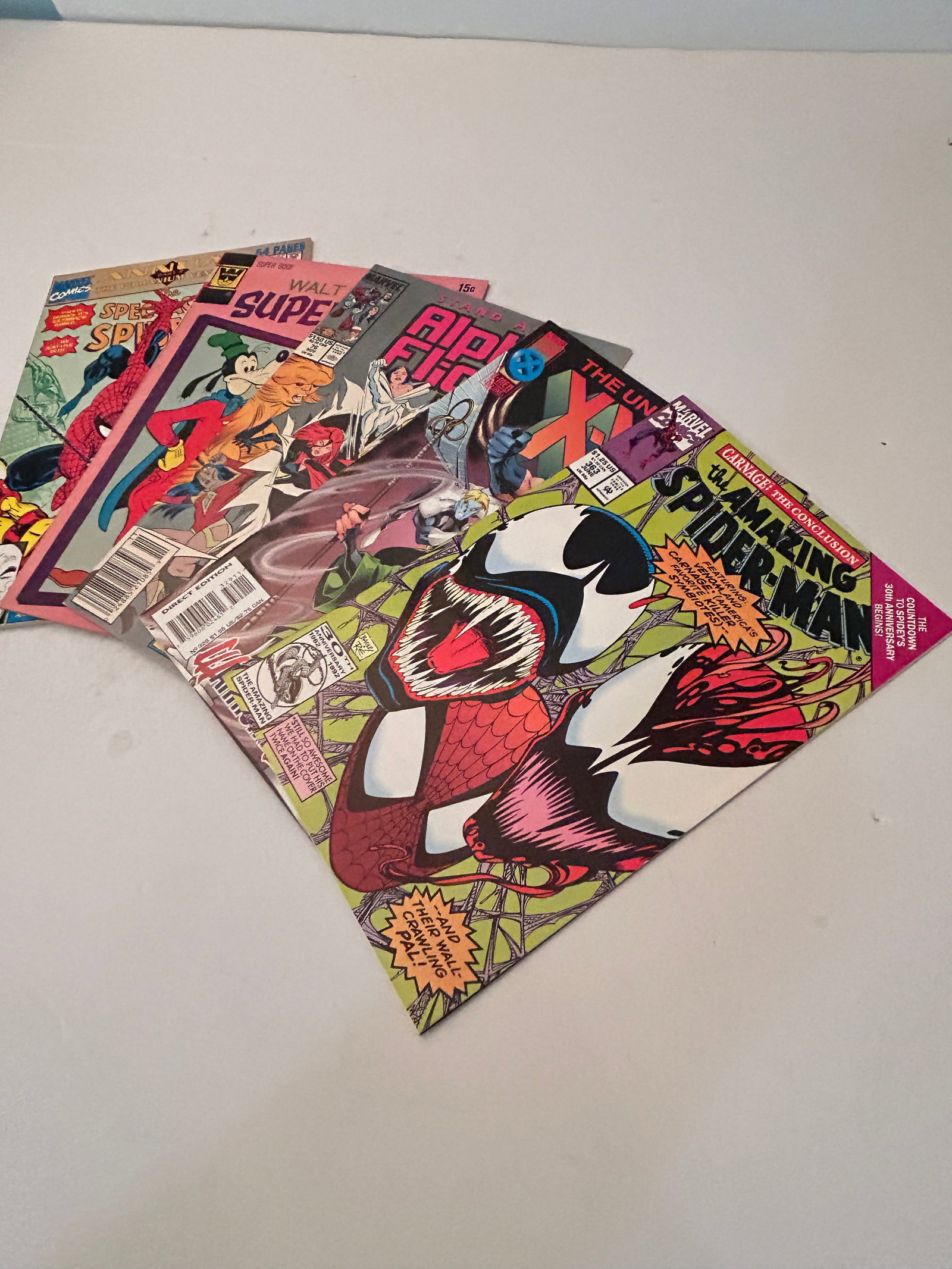 Vintage Lot of 5 Comic Books: Vintage Lot of 5 Comic Books Please view all photos as they are part of the description and condition of this Item, Feel free to contact me with questions or picture requests! Used Item AS IS