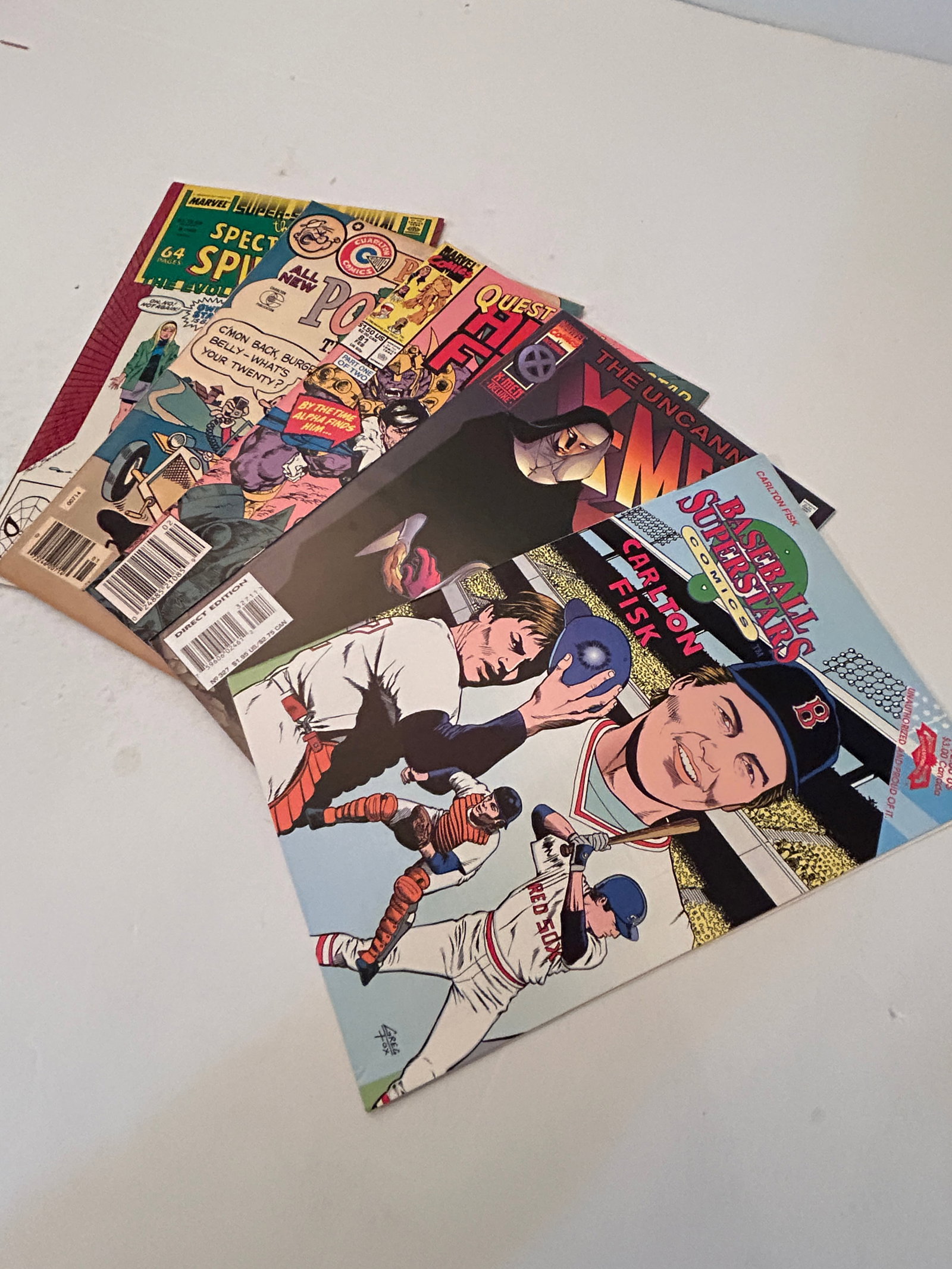 Vintage Lot of 5 Comic Books: Vintage Lot of 5 Comic Books Please view all photos as they are part of the description and condition of this Item, Feel free to contact me with questions or picture requests! Used Item AS IS