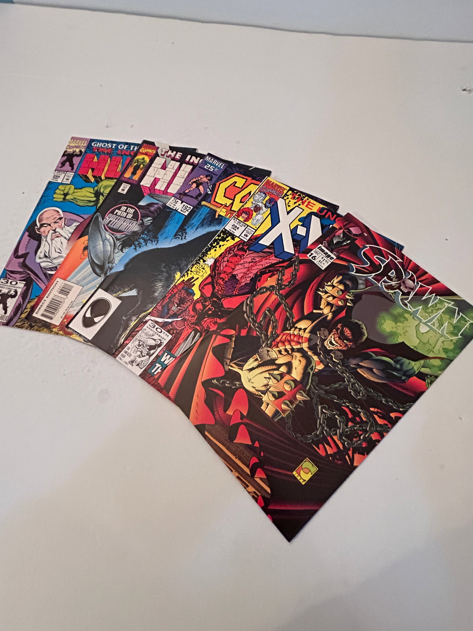 Vintage Lot of 5 Comic Books: Vintage Lot of 5 Comic Books Please view all photos as they are part of the description and condition of this Item, Feel free to contact me with questions or picture requests! Used Item AS IS