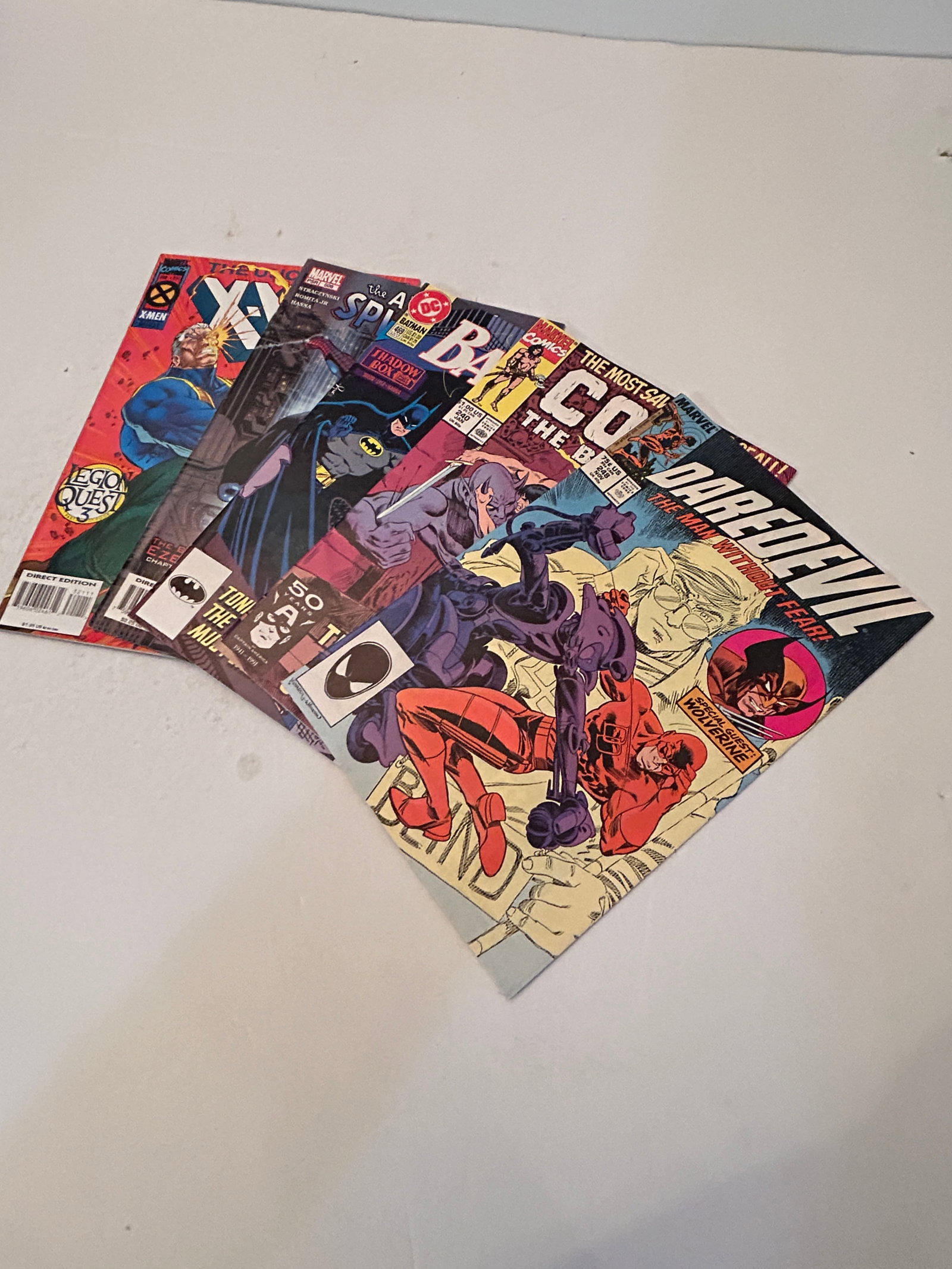 Vintage Lot of 5 Comic Books: Vintage Lot of 5 Comic Books Please view all photos as they are part of the description and condition of this Item, Feel free to contact me with questions or picture requests! Used Item AS IS