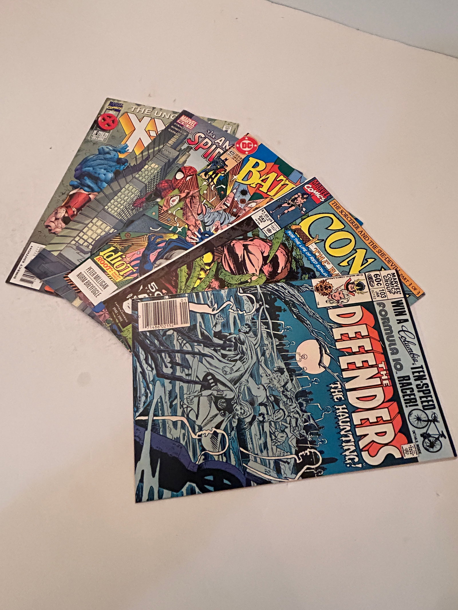 Vintage Lot of 5 Comic Books: Vintage Lot of 5 Comic Books Please view all photos as they are part of the description and condition of this Item, Feel free to contact me with questions or picture requests! Used Item AS IS