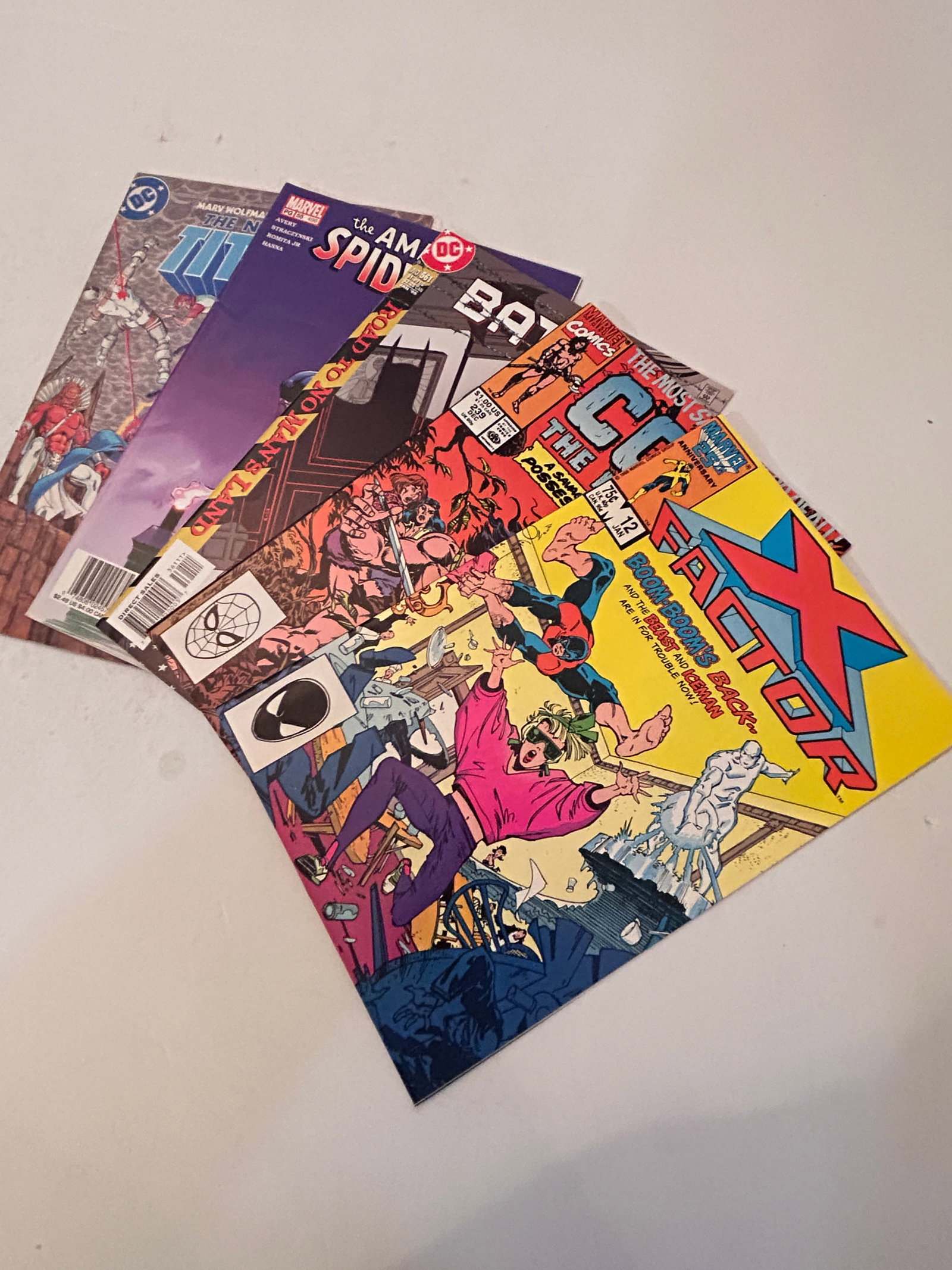 Vintage Lot of 5 Comic Books: Vintage Lot of 5 Comic Books Please view all photos as they are part of the description and condition of this Item, Feel free to contact me with questions or picture requests! Used Item AS IS