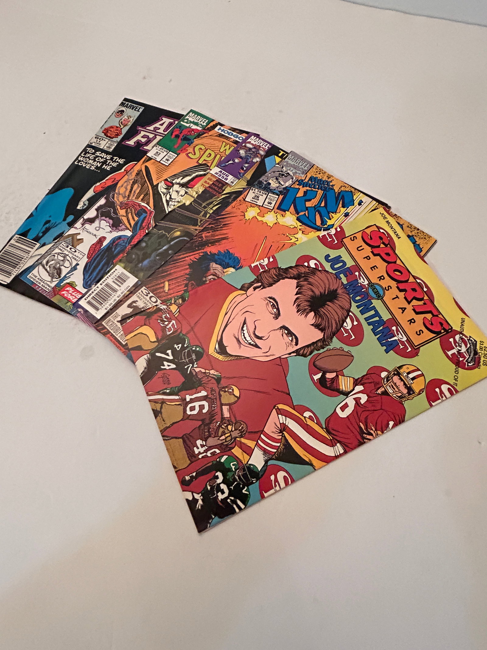 Vintage Lot of 5 Comic Books: Vintage Lot of 5 Comic Books Please view all photos as they are part of the description and condition of this Item, Feel free to contact me with questions or picture requests! Used Item AS IS