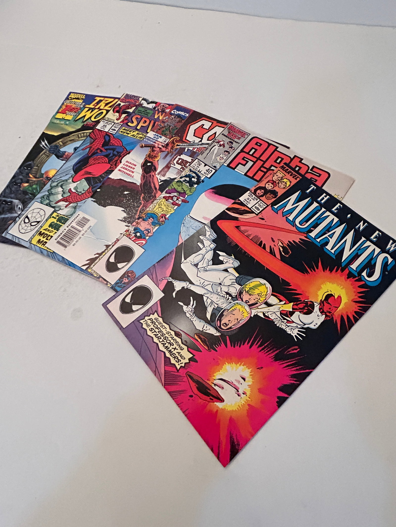Vintage Lot of 5 Comic Books: Vintage Lot of 5 Comic Books Please view all photos as they are part of the description and condition of this Item, Feel free to contact me with questions or picture requests! Used Item AS IS