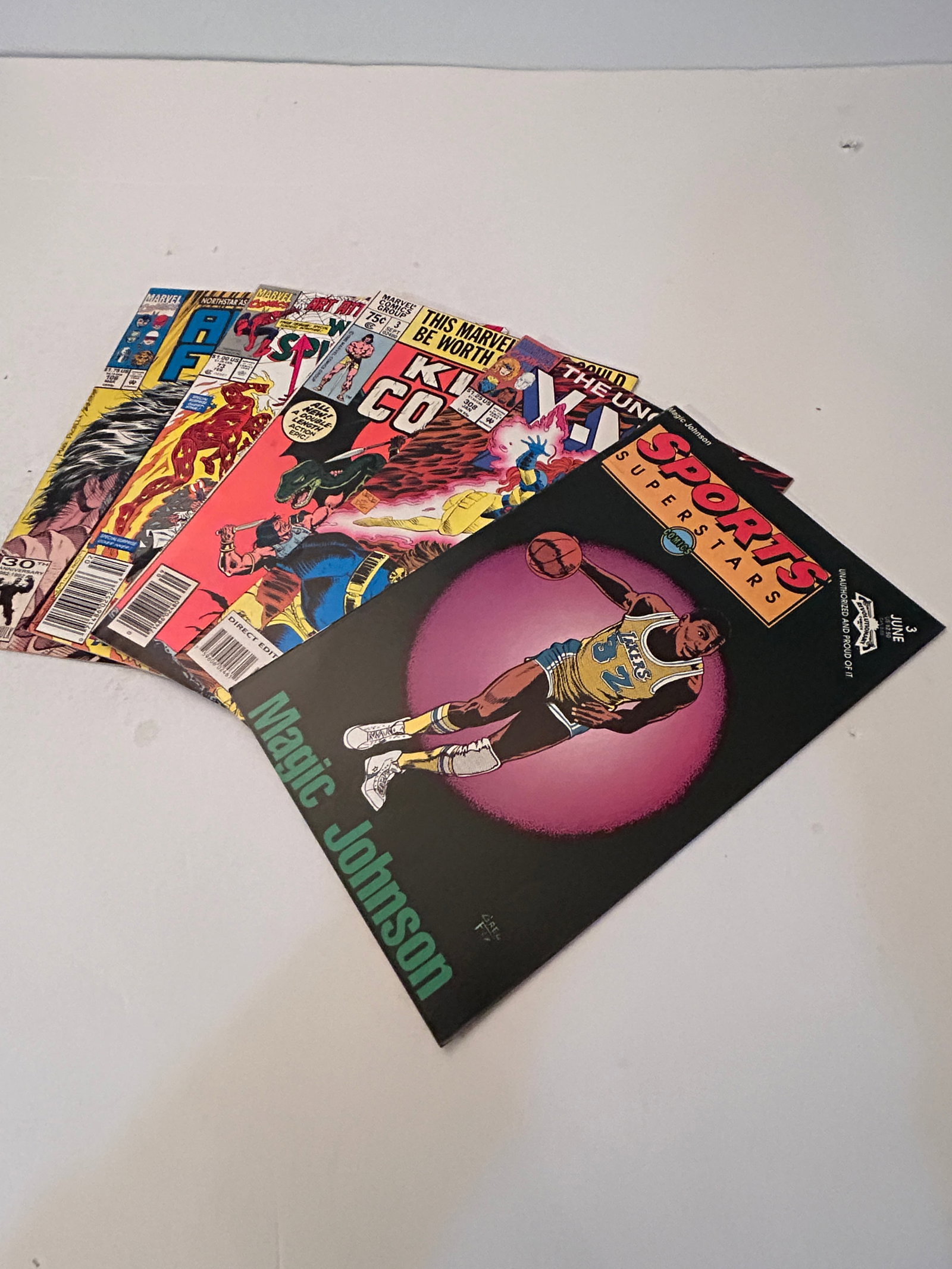 Vintage Lot of 5 Comic Books: Vintage Lot of 5 Comic Books Please view all photos as they are part of the description and condition of this Item, Feel free to contact me with questions or picture requests! Used Item AS IS