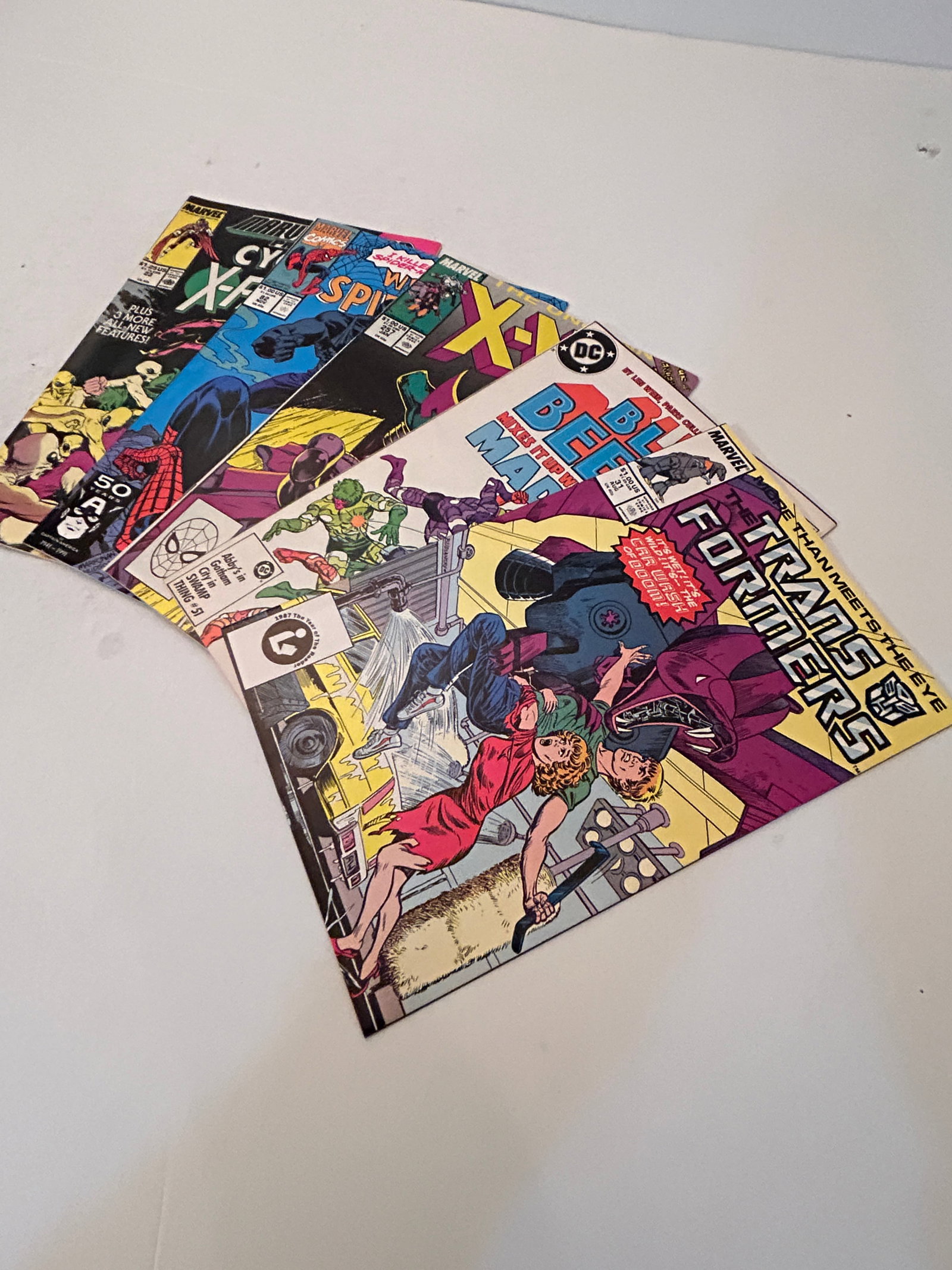 Vintage Lot of 5 Comic Books: Vintage Lot of 5 Comic Books Please view all photos as they are part of the description and condition of this Item, Feel free to contact me with questions or picture requests! Used Item AS IS
