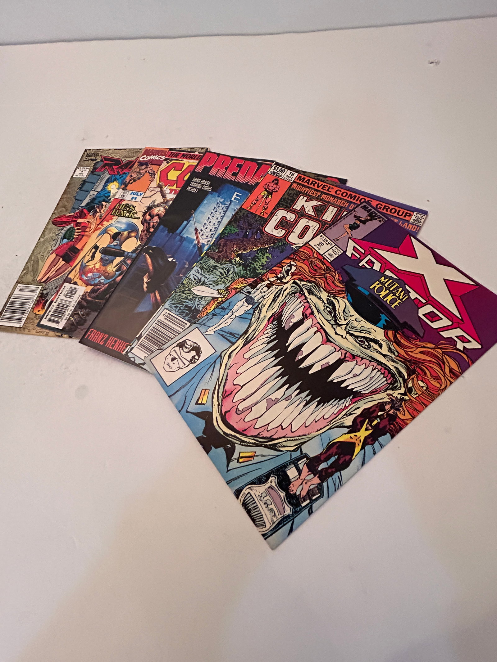 Vintage Lot of 5 Comic Books: Vintage Lot of 5 Comic Books Please view all photos as they are part of the description and condition of this Item, Feel free to contact me with questions or picture requests! Used Item AS IS