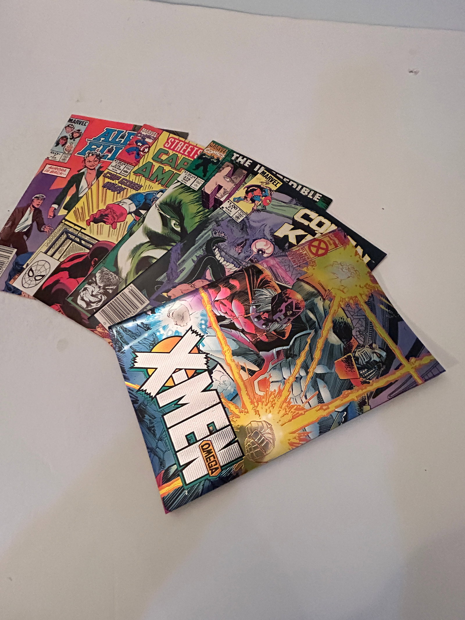 Vintage Lot of 5 Comic Books: Vintage Lot of 5 Comic Books Please view all photos as they are part of the description and condition of this Item, Feel free to contact me with questions or picture requests! Used Item AS IS