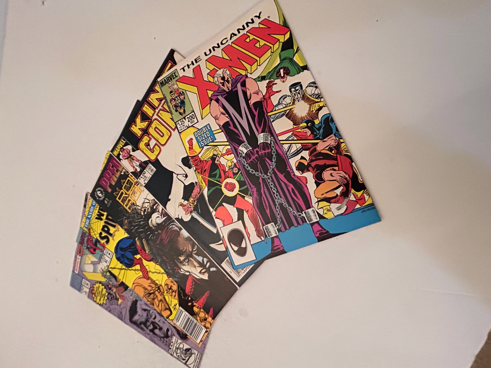 Vintage Lot of 5 Comic Books: Vintage Lot of 5 Comic Books Please view all photos as they are part of the description and condition of this Item, Feel free to contact me with questions or picture requests! Used Item AS IS