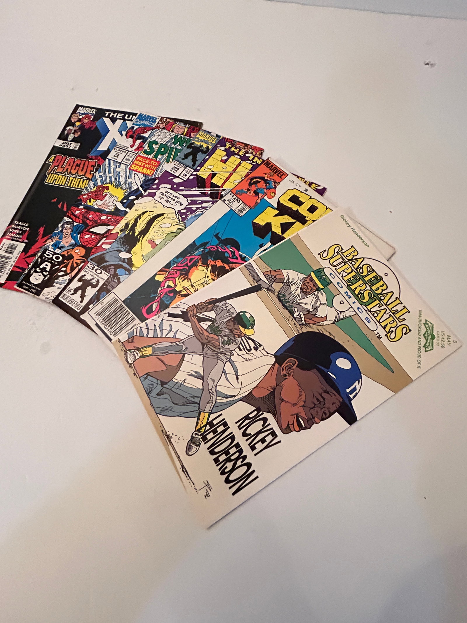 Vintage Lot of 5 Comic Books: Vintage Lot of 5 Comic Books Please view all photos as they are part of the description and condition of this Item, Feel free to contact me with questions or picture requests! Used Item AS IS