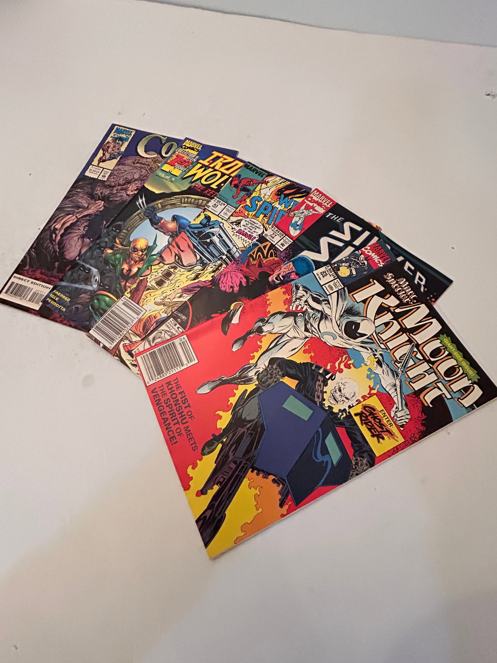 Vintage Lot of 5 Comic Books: Vintage Lot of 5 Comic Books Please view all photos as they are part of the description and condition of this Item, Feel free to contact me with questions or picture requests! Used Item AS IS