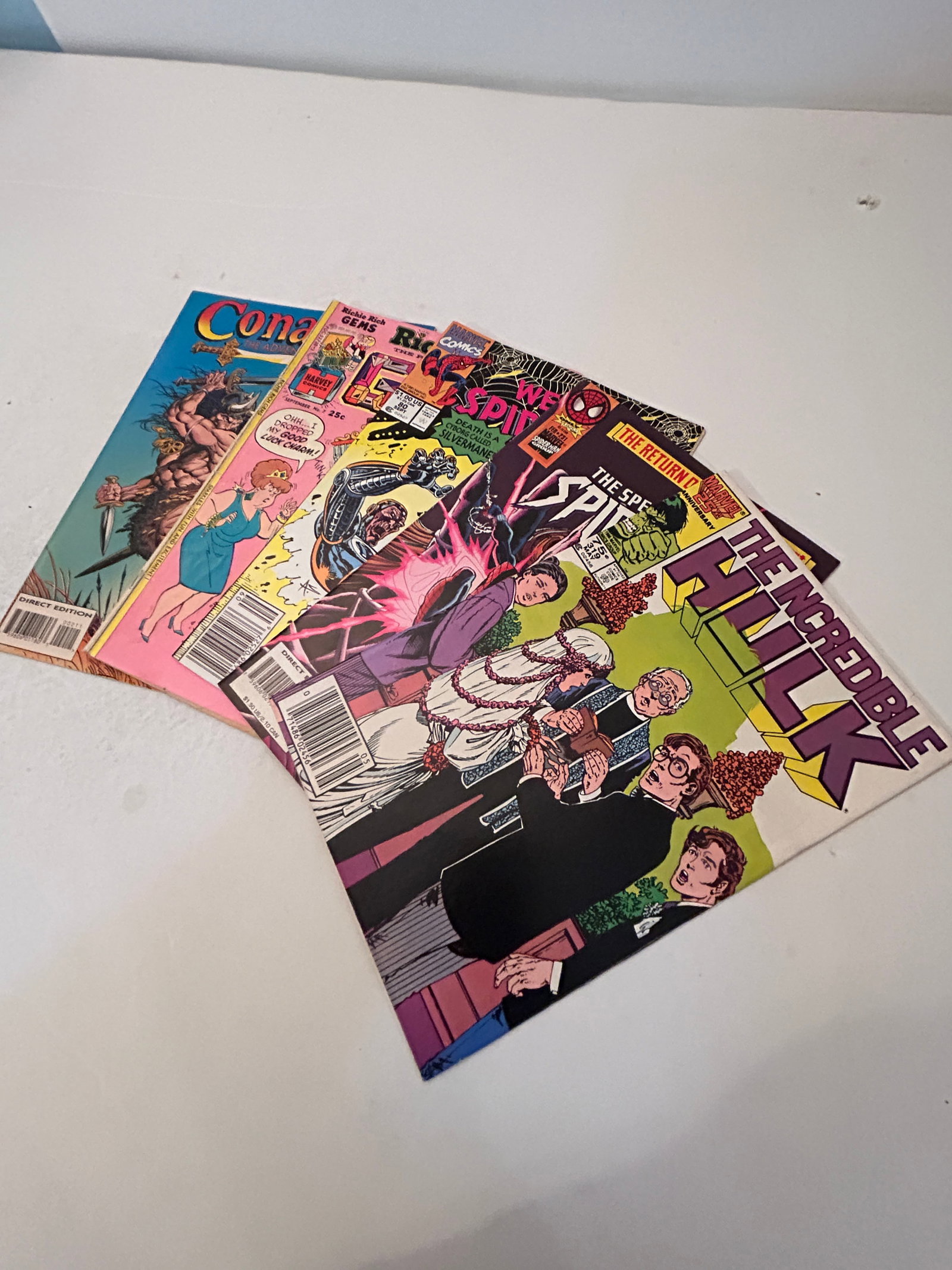 Vintage Lot of 5 Comic Books: Vintage Lot of 5 Comic Books Please view all photos as they are part of the description and condition of this Item, Feel free to contact me with questions or picture requests! Used Item AS IS