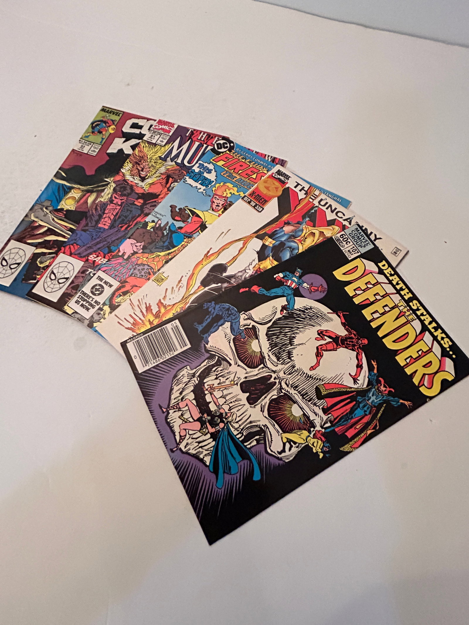 Vintage Lot of 5 Comic Books: Vintage Lot of 5 Comic Books Please view all photos as they are part of the description and condition of this Item, Feel free to contact me with questions or picture requests! Used Item AS IS