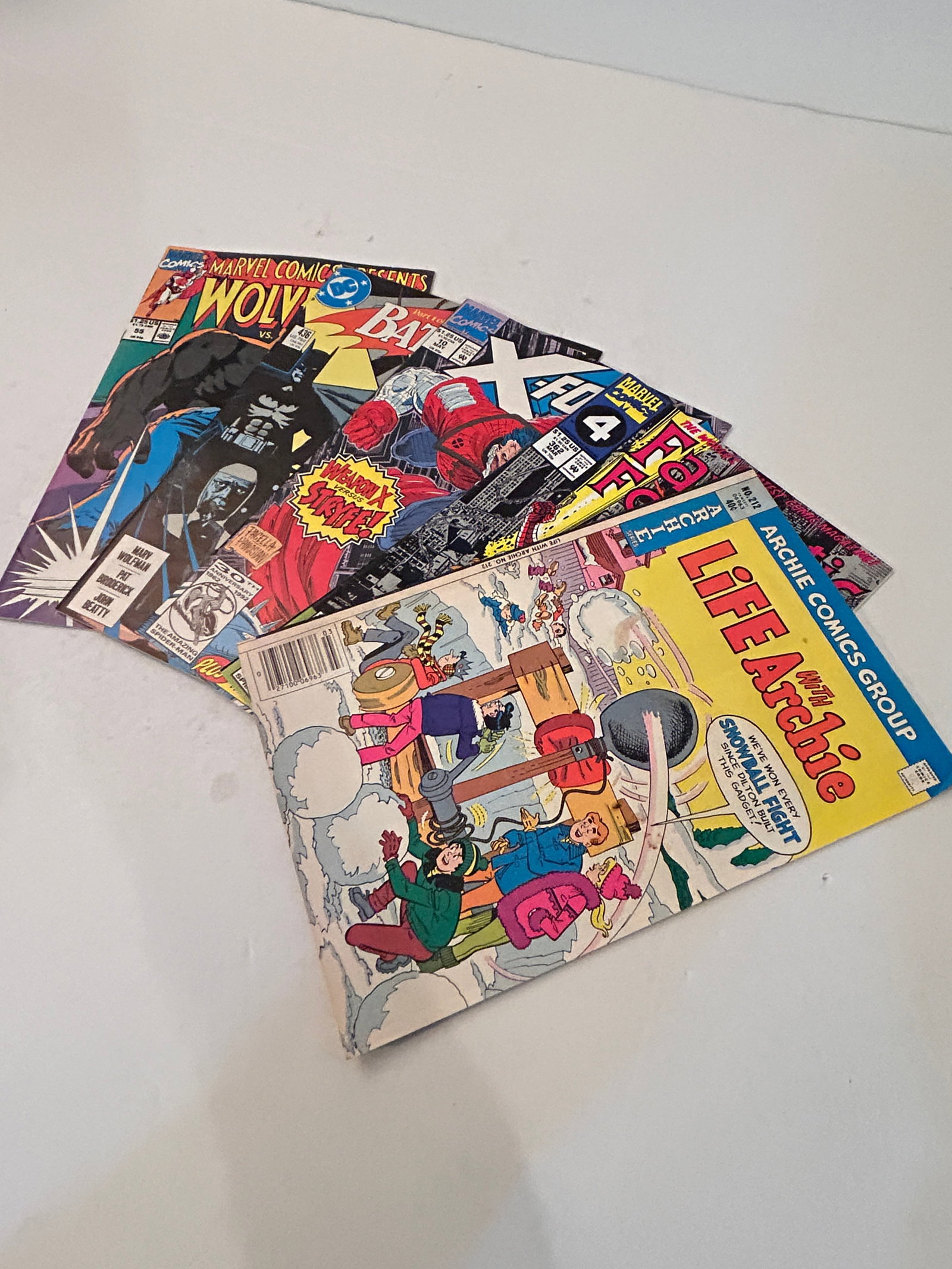 Vintage Lot of 5 Comic Books: Vintage Lot of 5 Comic Books Please view all photos as they are part of the description and condition of this Item, Feel free to contact me with questions or picture requests! Used Item AS IS