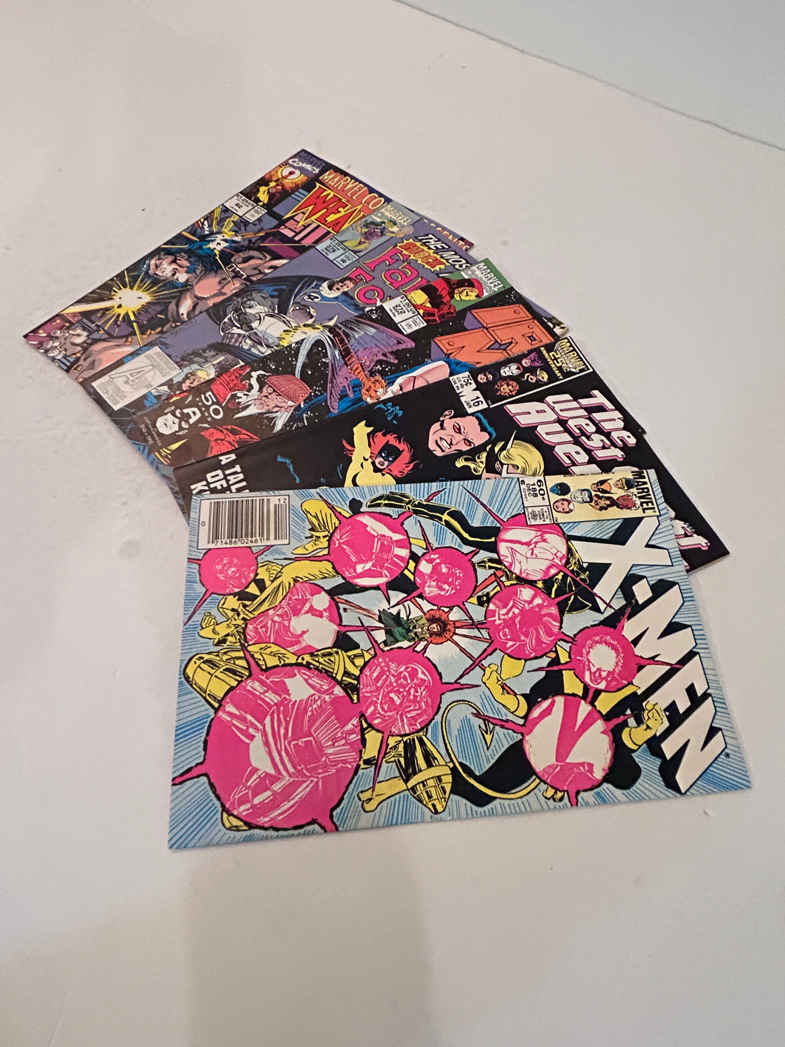 Vintage Lot of 5 Comic Books: Vintage Lot of 5 Comic Books Please view all photos as they are part of the description and condition of this Item, Feel free to contact me with questions or picture requests! Used Item AS IS