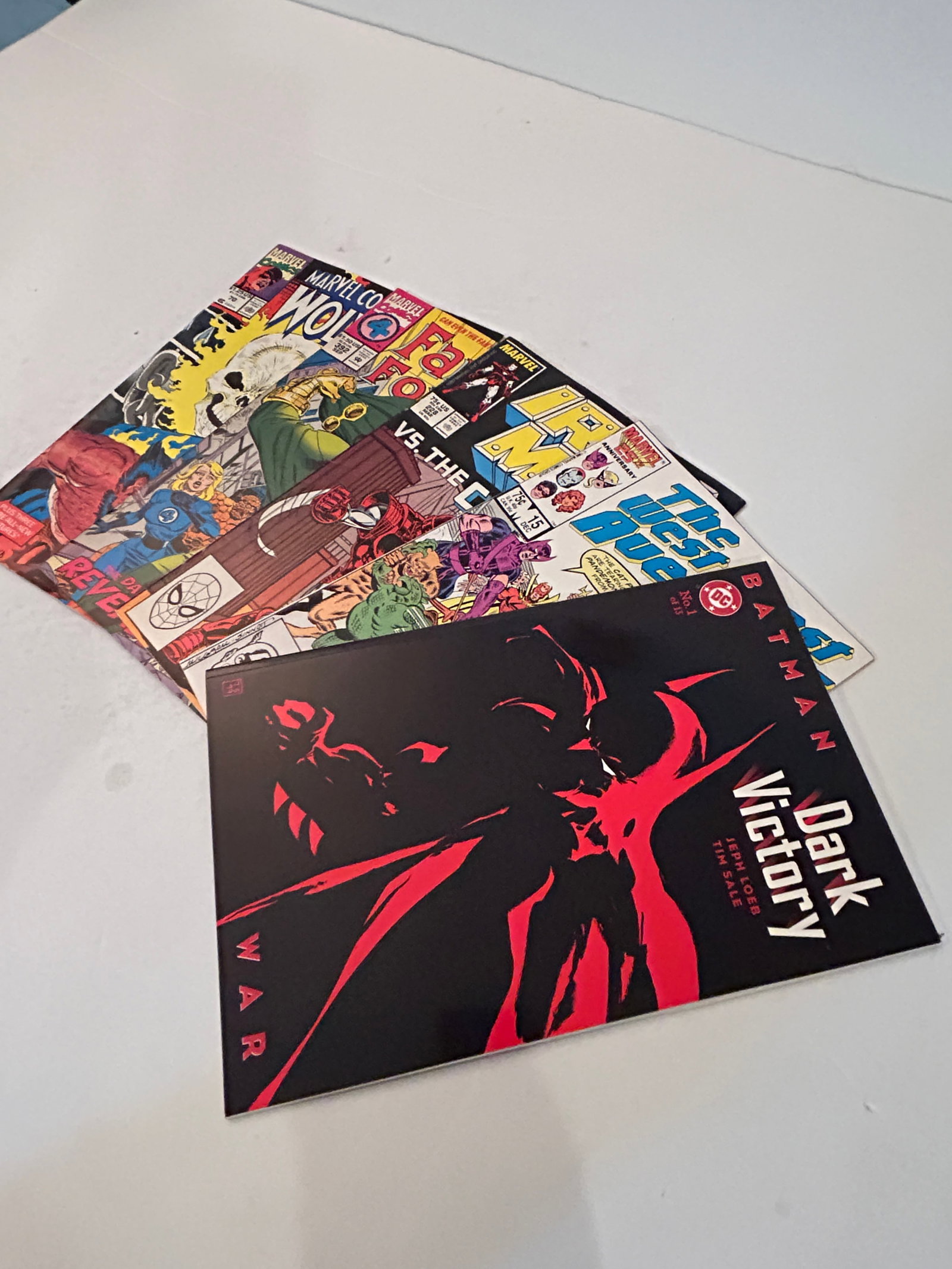 Vintage Lot of 5 Comic Books: Vintage Lot of 5 Comic Books Please view all photos as they are part of the description and condition of this Item, Feel free to contact me with questions or picture requests! Used Item AS IS