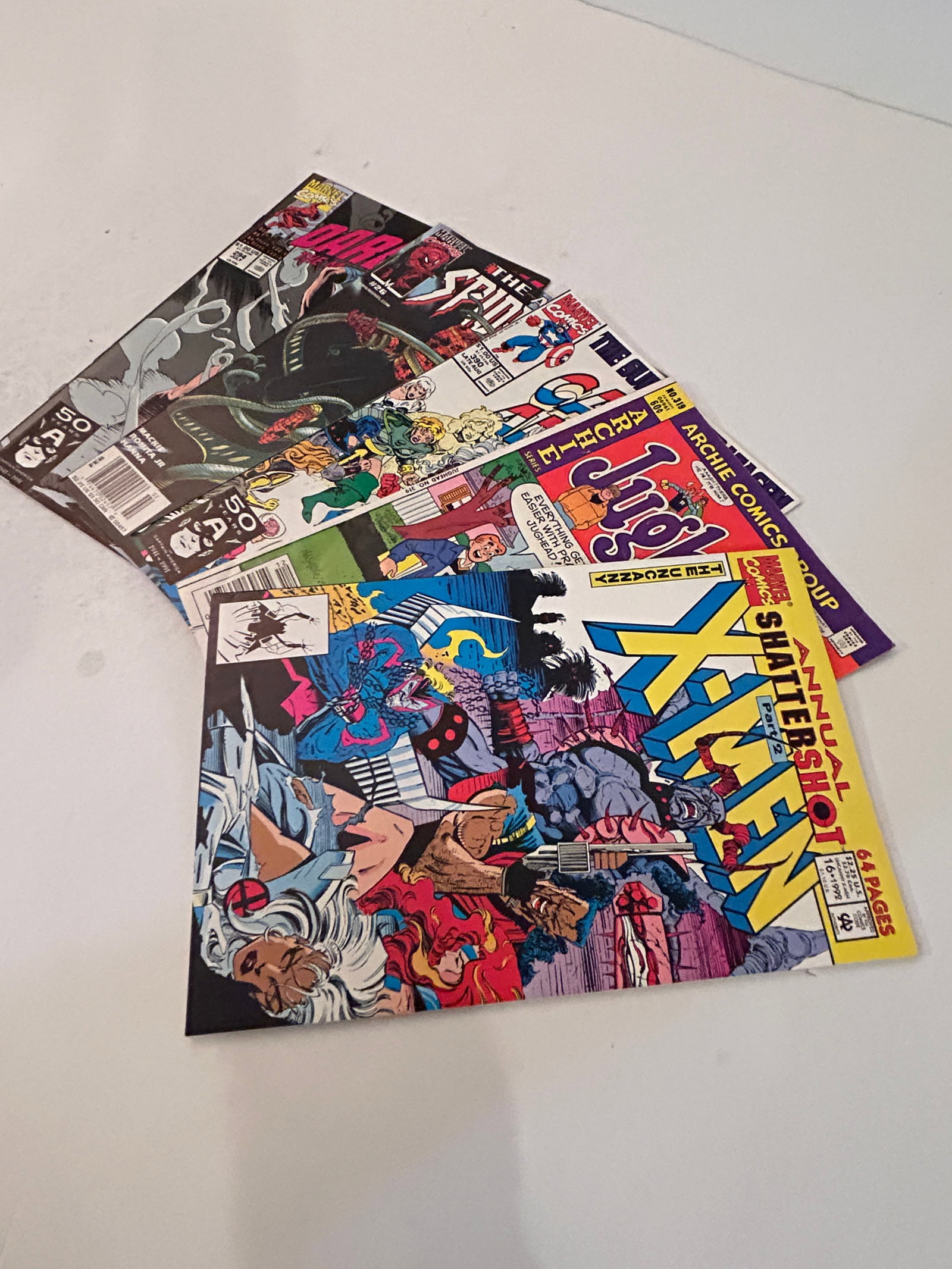 Vintage Lot of 5 Comic Books: Vintage Lot of 5 Comic Books Please view all photos as they are part of the description and condition of this Item, Feel free to contact me with questions or picture requests! Used Item AS IS
