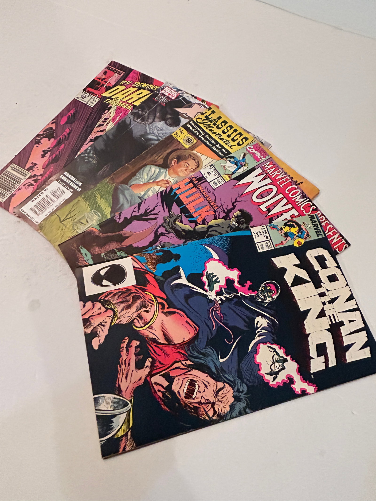 Vintage Lot of 5 Comic Books: Vintage Lot of 5 Comic Books Please view all photos as they are part of the description and condition of this Item, Feel free to contact me with questions or picture requests! Used Item AS IS