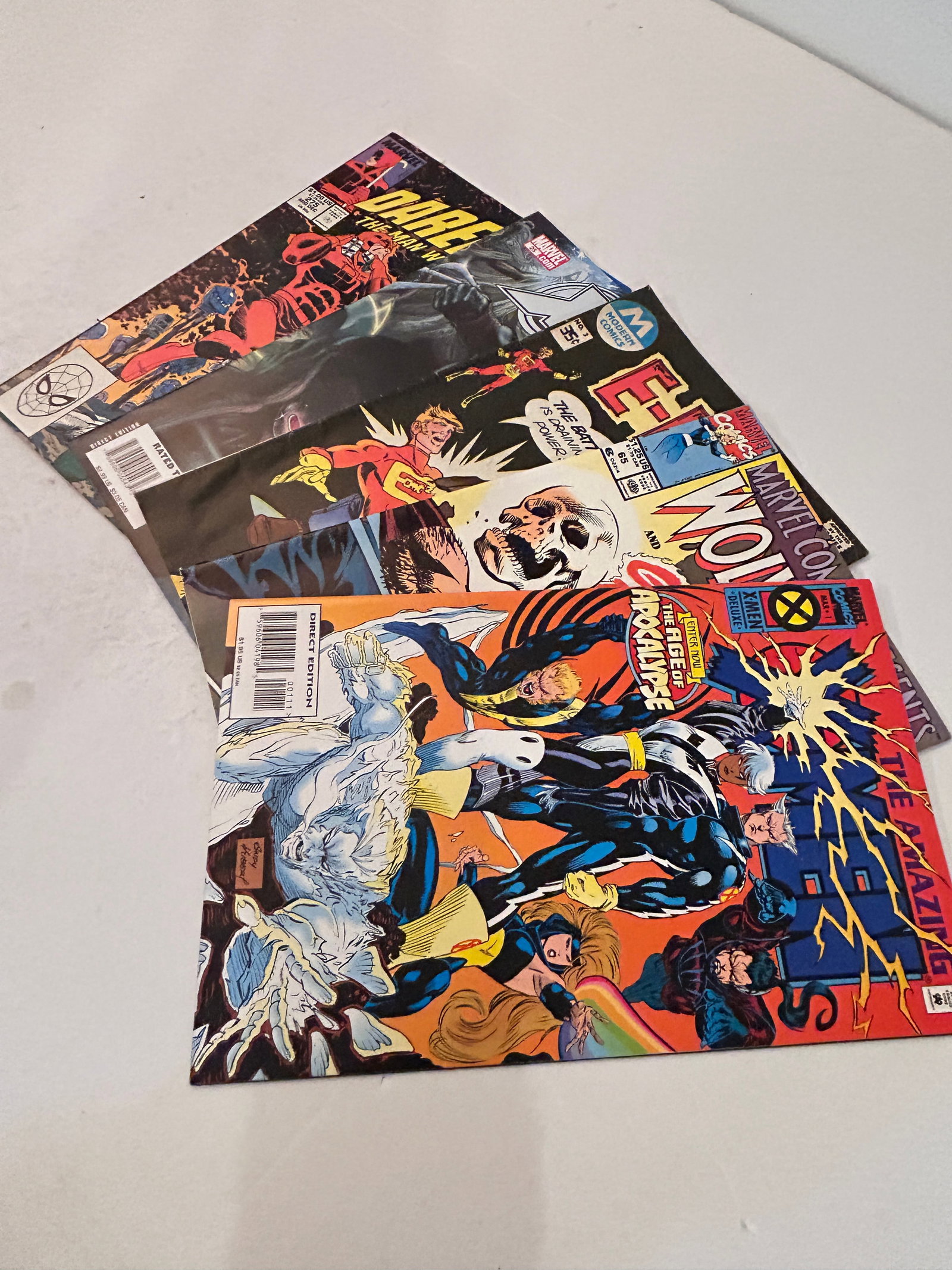 Vintage Lot of 5 Comic Books: Vintage Lot of 5 Comic Books Please view all photos as they are part of the description and condition of this Item, Feel free to contact me with questions or picture requests! Used Item AS IS