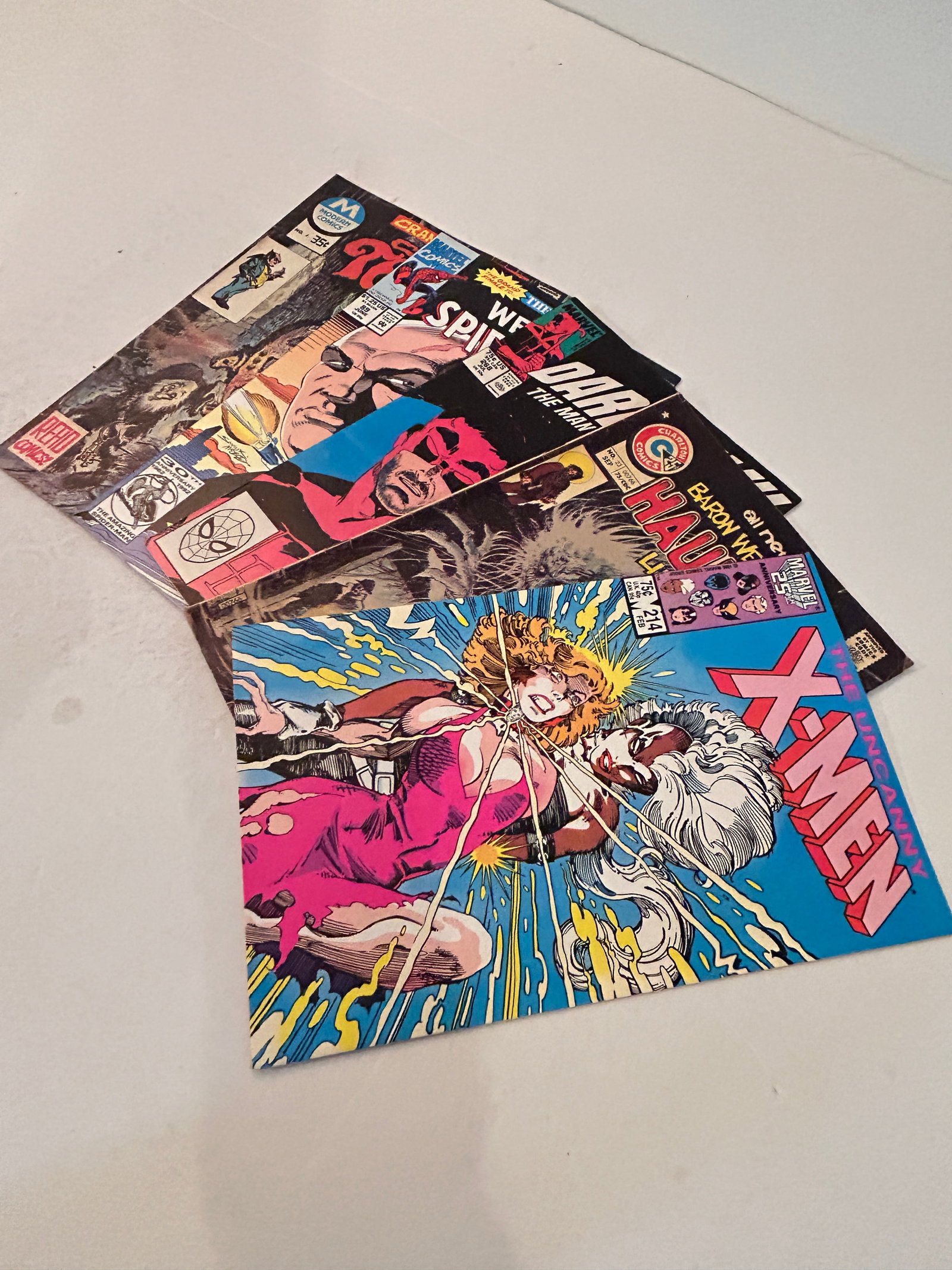 Vintage Lot of 5 Comic Books: Vintage Lot of 5 Comic Books Please view all photos as they are part of the description and condition of this Item, Feel free to contact me with questions or picture requests! Used Item AS IS