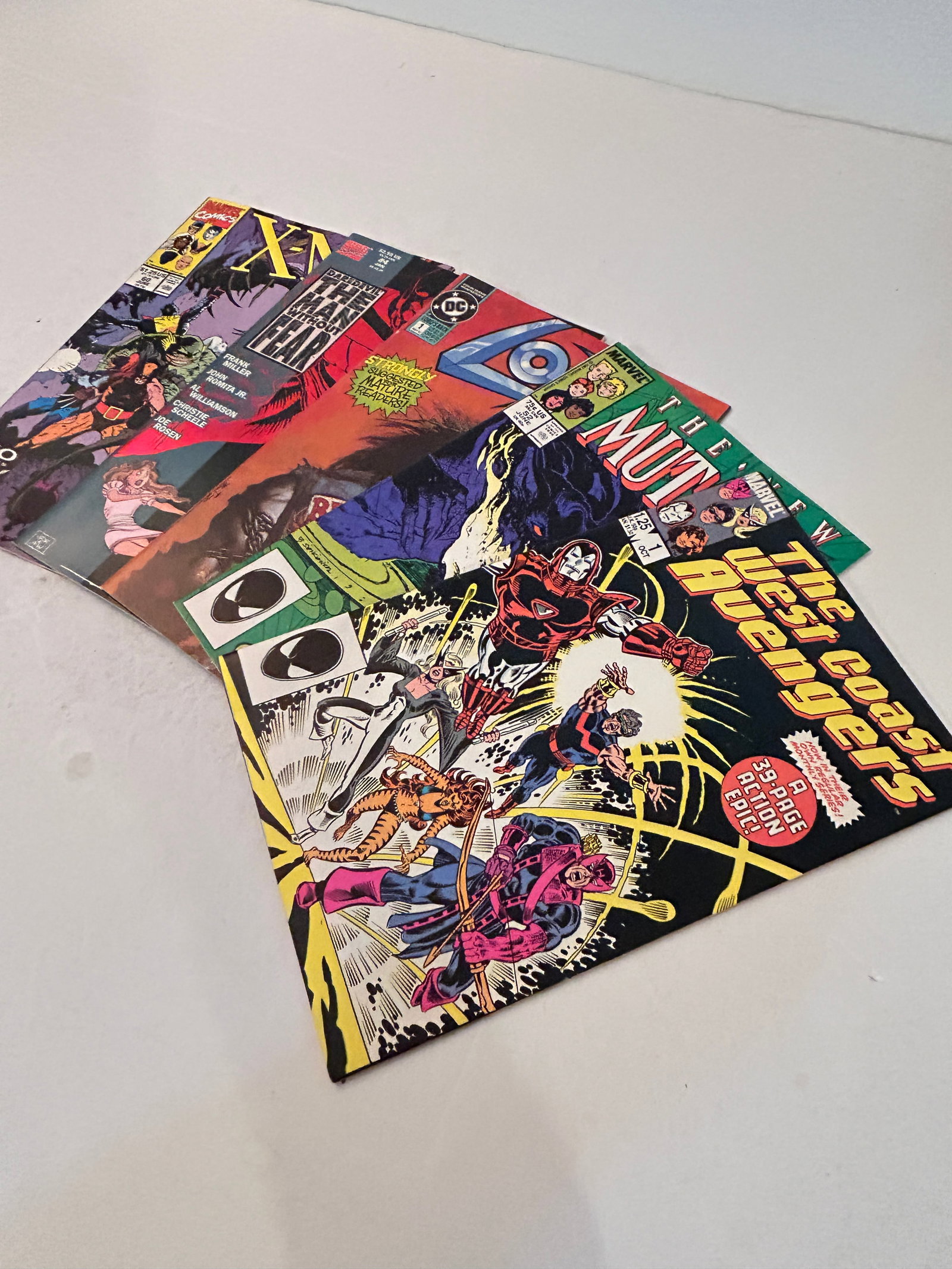 Vintage Lot of 5 Comic Books: Vintage Lot of 5 Comic Books Please view all photos as they are part of the description and condition of this Item, Feel free to contact me with questions or picture requests! Used Item AS IS