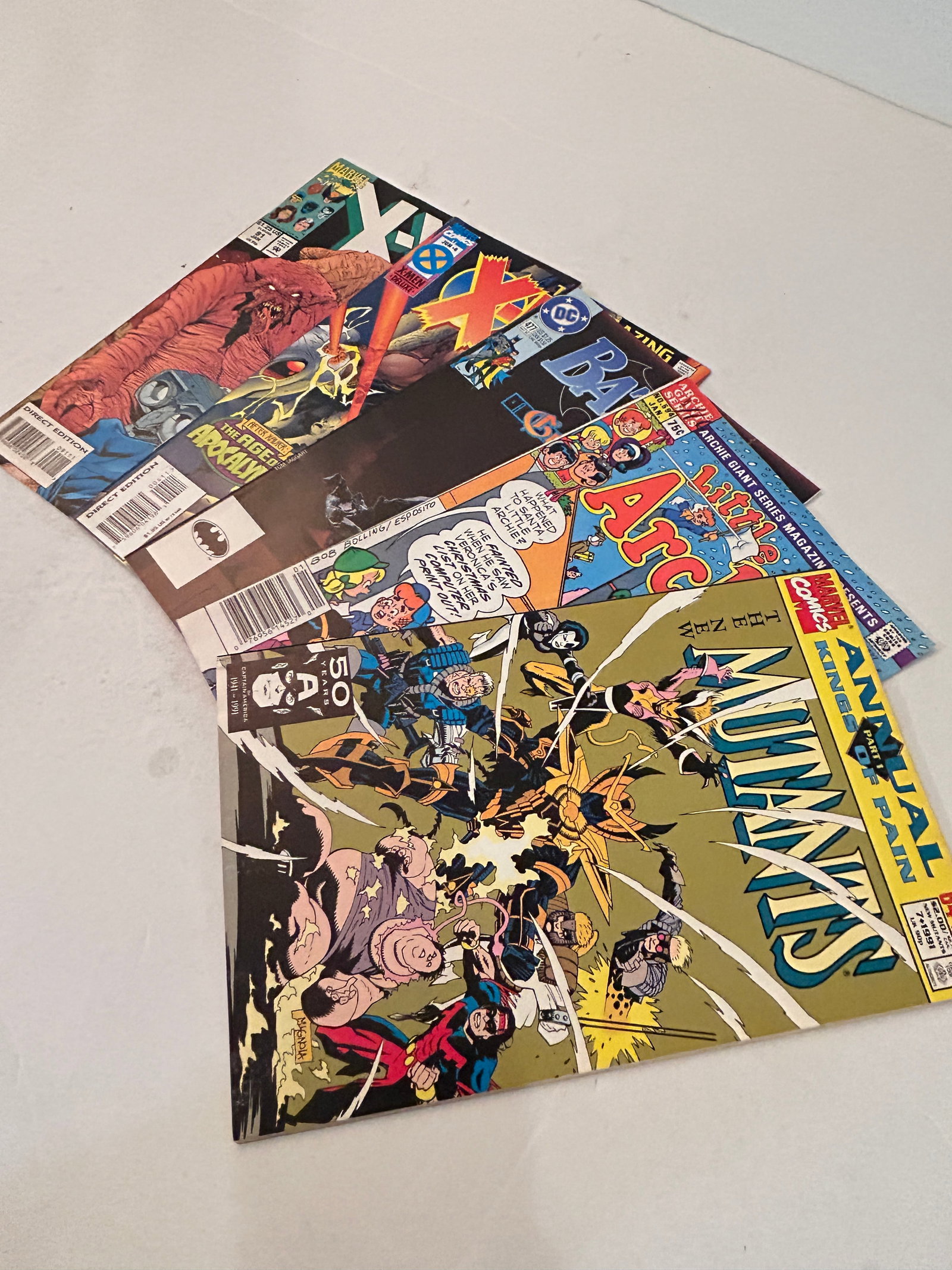 Vintage Lot of 5 Comic Books: Vintage Lot of 5 Comic Books Please view all photos as they are part of the description and condition of this Item, Feel free to contact me with questions or picture requests! Used Item AS IS