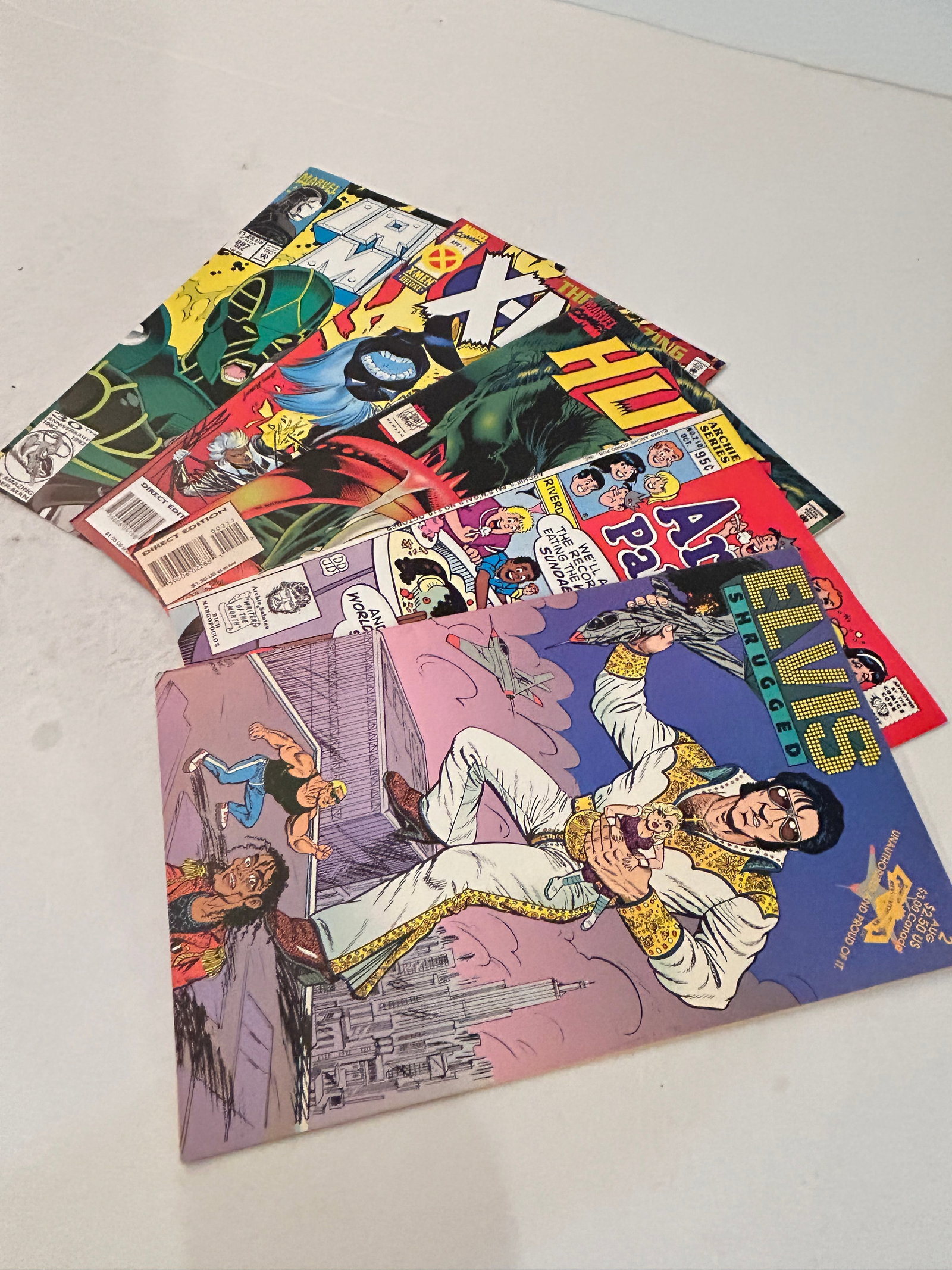 Vintage Lot of 5 Comic Books: Vintage Lot of 5 Comic Books Please view all photos as they are part of the description and condition of this Item, Feel free to contact me with questions or picture requests! Used Item AS IS