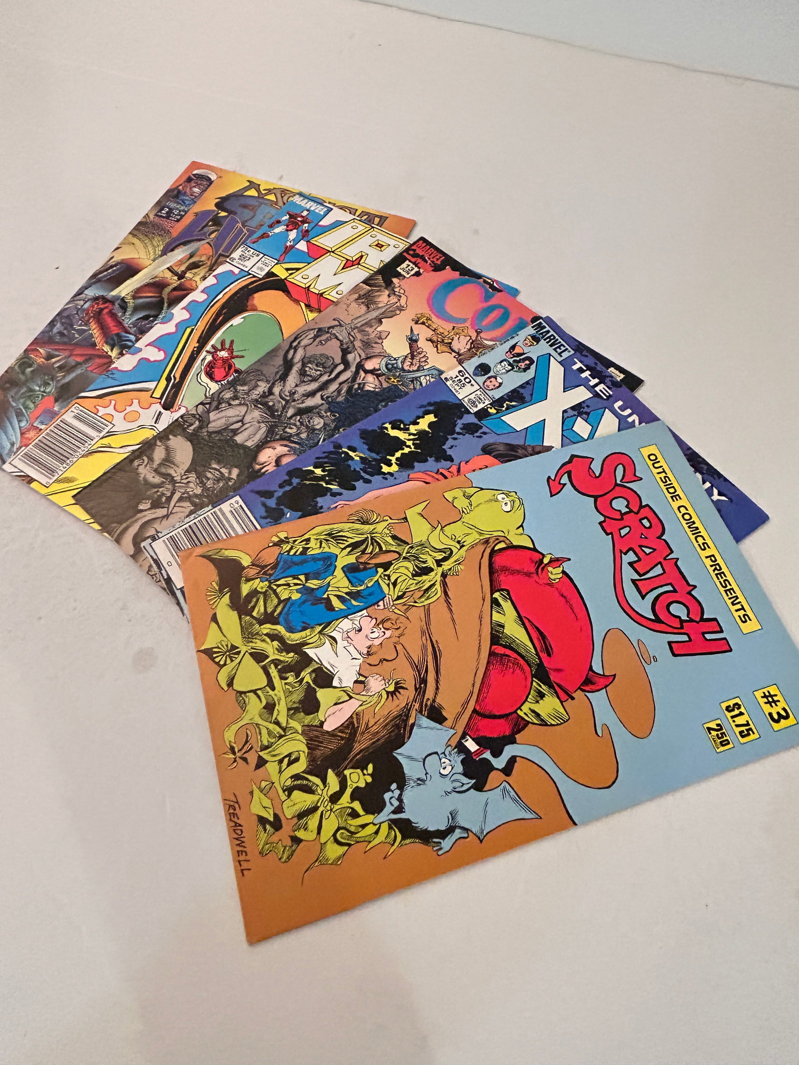 Vintage Lot of 5 Comic Books: Vintage Lot of 5 Comic Books Please view all photos as they are part of the description and condition of this Item, Feel free to contact me with questions or picture requests! Used Item AS IS