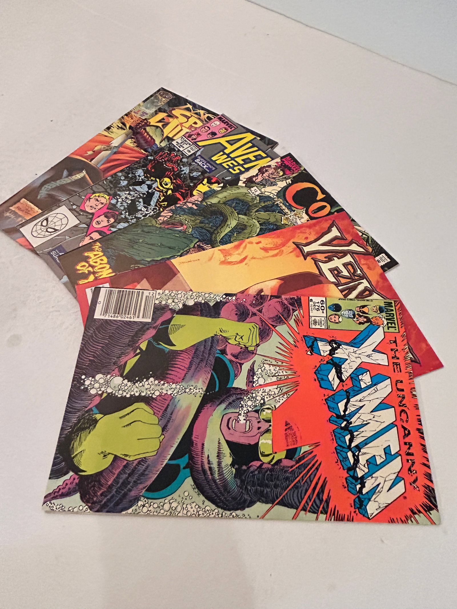 Vintage Lot of 5 Comic Books: Vintage Lot of 5 Comic Books Please view all photos as they are part of the description and condition of this Item, Feel free to contact me with questions or picture requests! Used Item AS IS