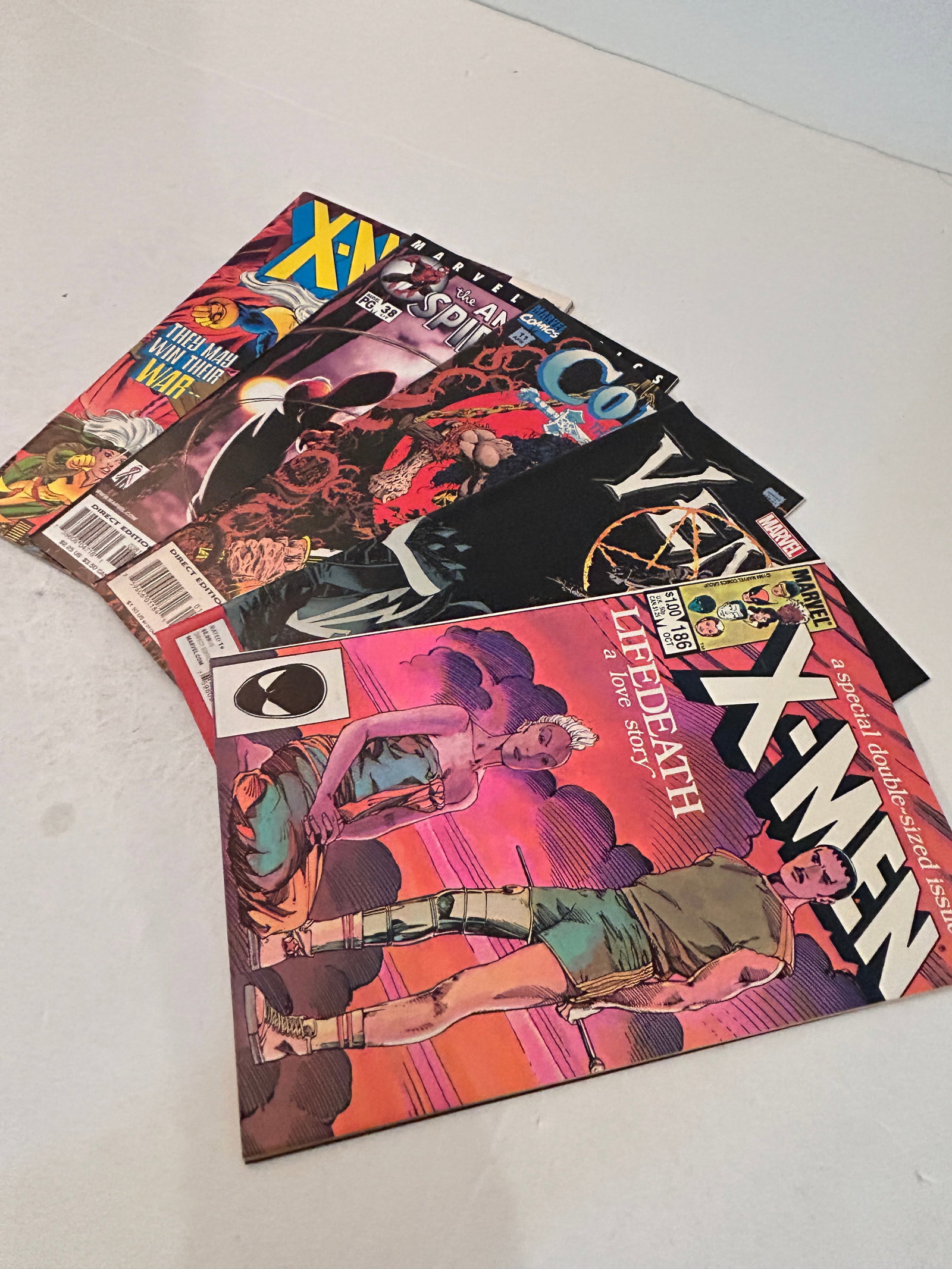 Vintage Lot of 5 Comic Books: Vintage Lot of 5 Comic Books Please view all photos as they are part of the description and condition of this Item, Feel free to contact me with questions or picture requests! Used Item AS IS