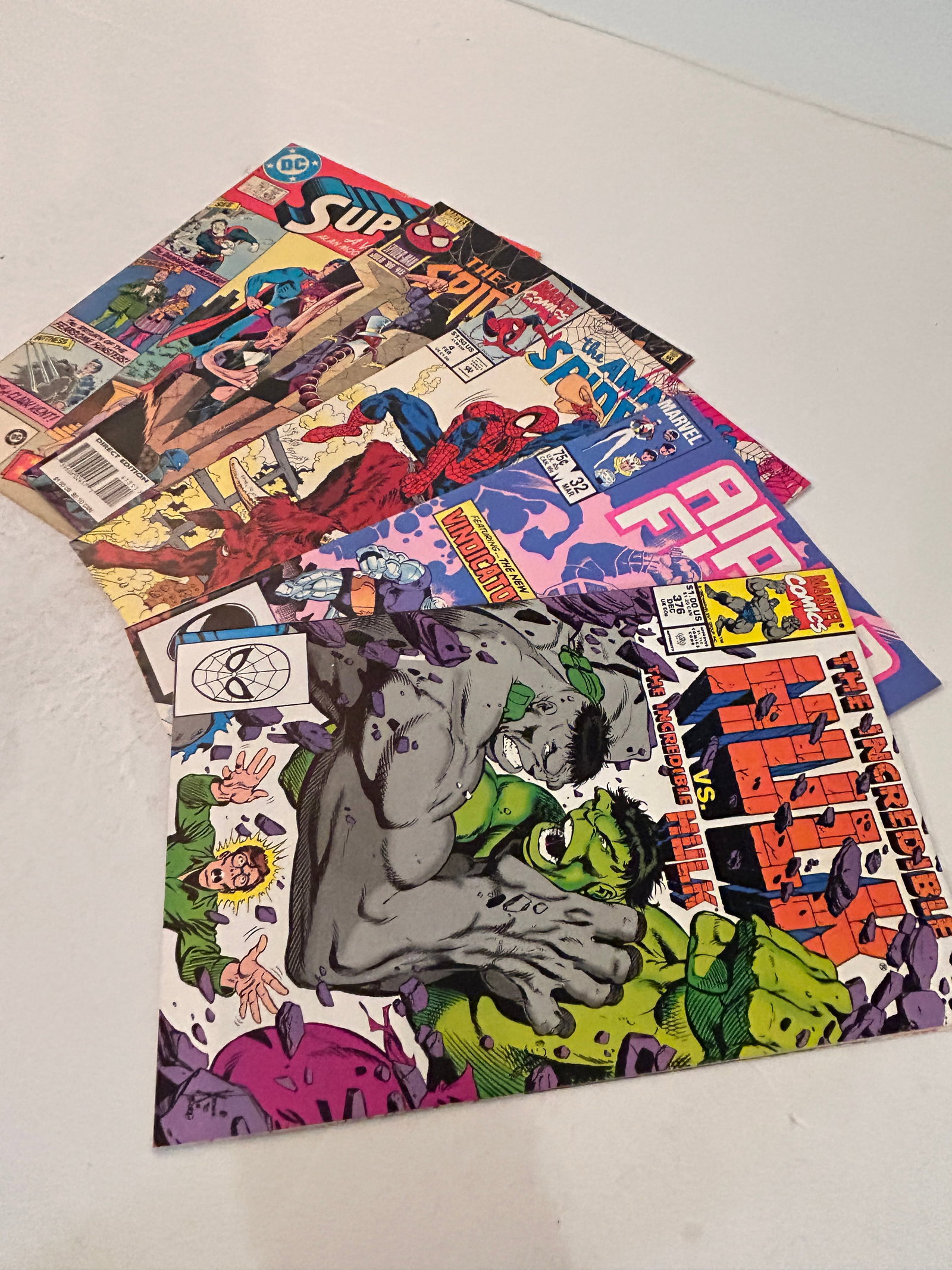 Vintage Lot of 5 Comic Books: Vintage Lot of 5 Comic Books Please view all photos as they are part of the description and condition of this Item, Feel free to contact me with questions or picture requests! Used Item AS IS