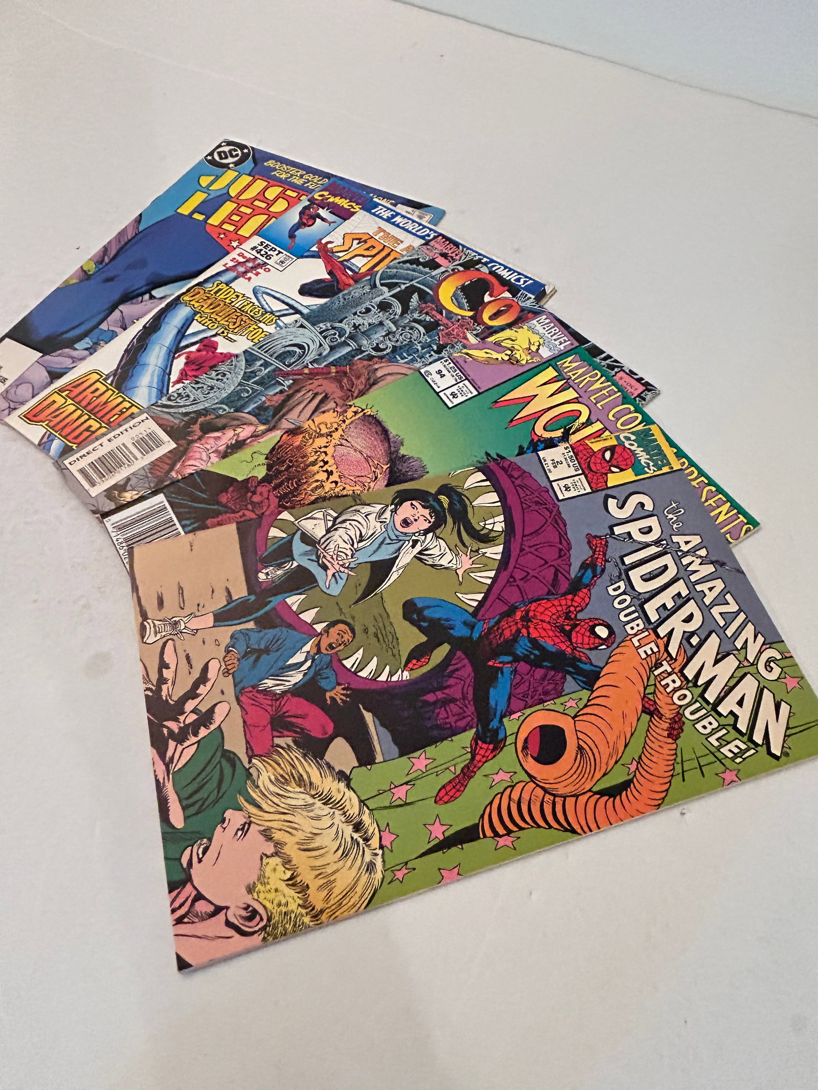 Vintage Lot of 5 Comic Books: Vintage Lot of 5 Comic Books Please view all photos as they are part of the description and condition of this Item, Feel free to contact me with questions or picture requests! Used Item AS IS