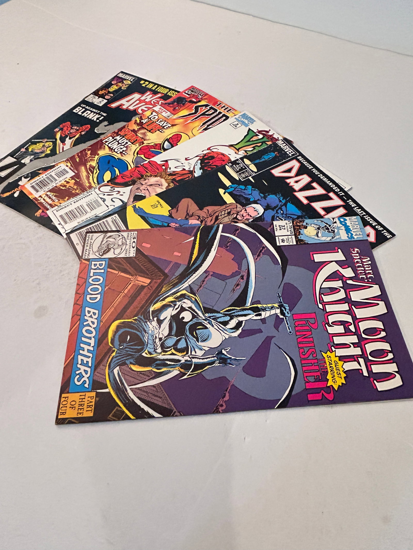 Vintage Lot of 5 Comic Books: Vintage Lot of 5 Comic Books Please view all photos as they are part of the description and condition of this Item, Feel free to contact me with questions or picture requests! Used Item AS IS