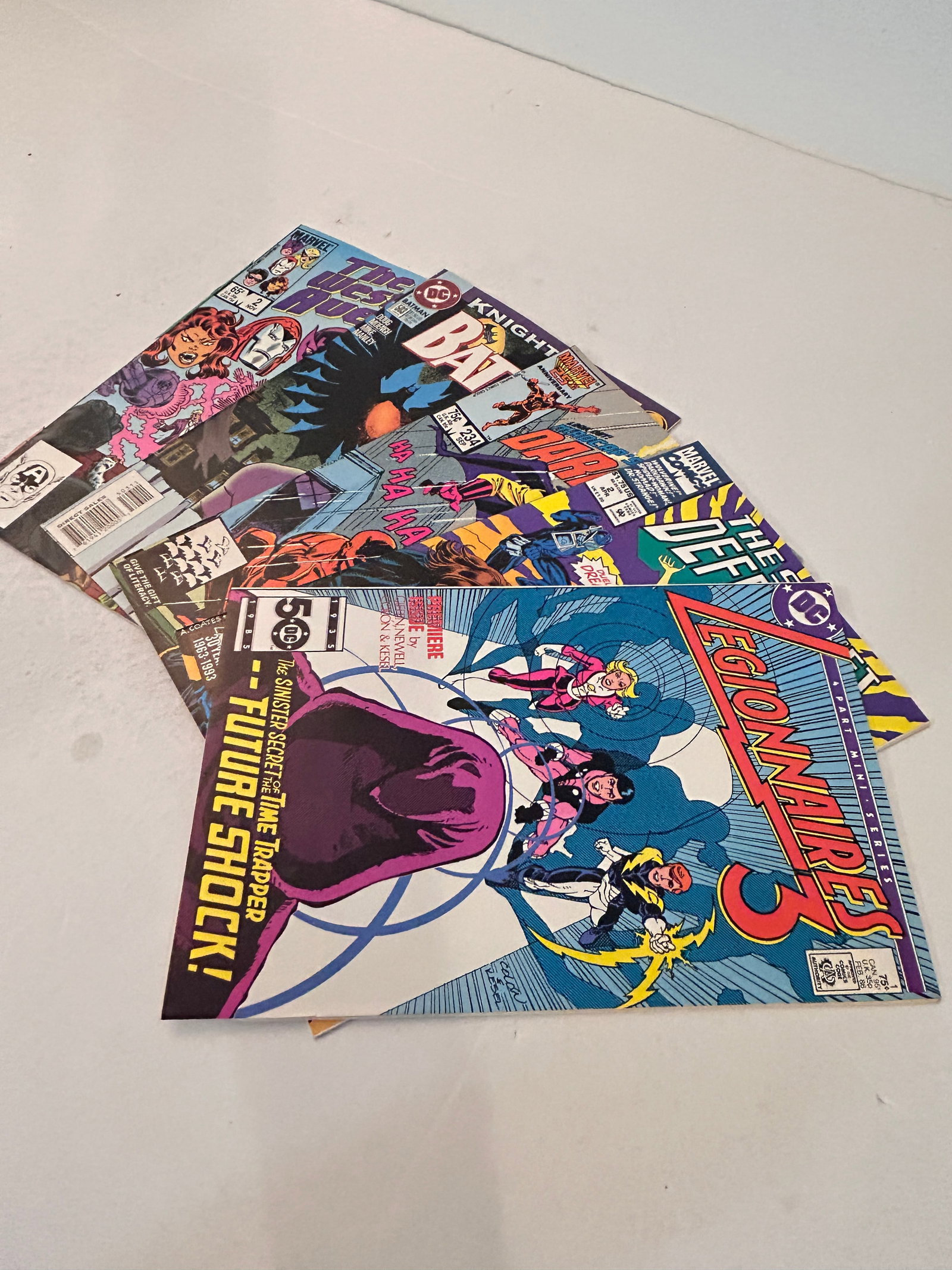 Vintage Lot of 5 Comic Books: Vintage Lot of 5 Comic Books Please view all photos as they are part of the description and condition of this Item, Feel free to contact me with questions or picture requests! Used Item AS IS