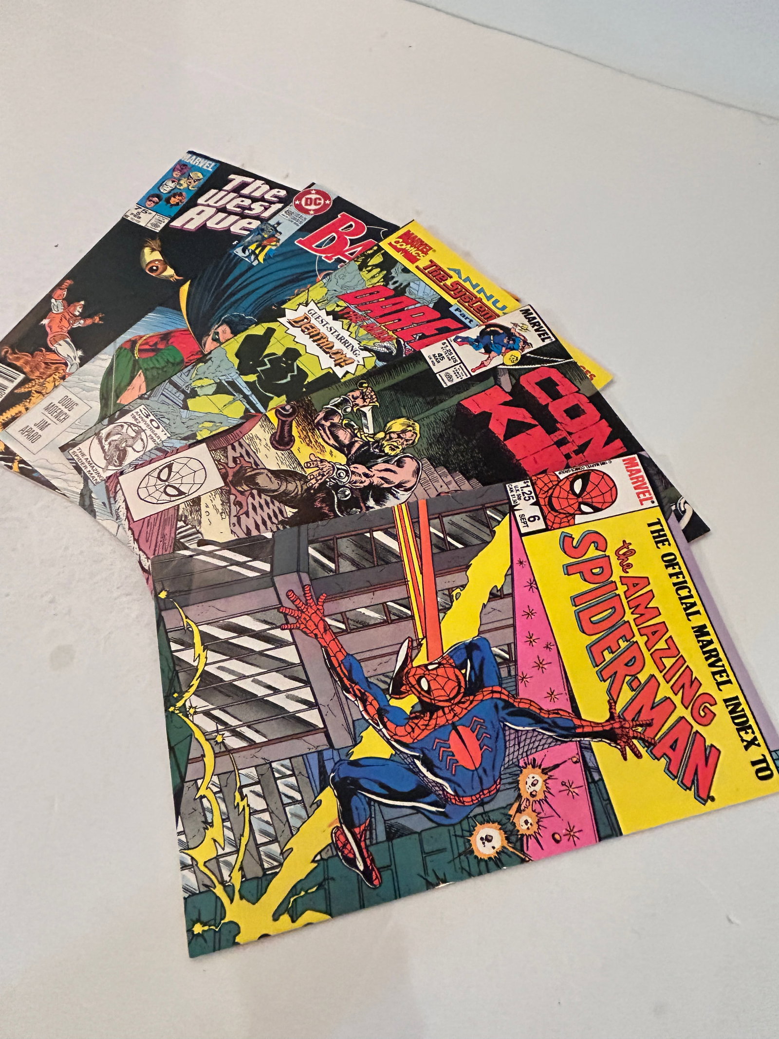 Vintage Lot of 5 Comic Books: Vintage Lot of 5 Comic Books Please view all photos as they are part of the description and condition of this Item, Feel free to contact me with questions or picture requests! Used Item AS IS