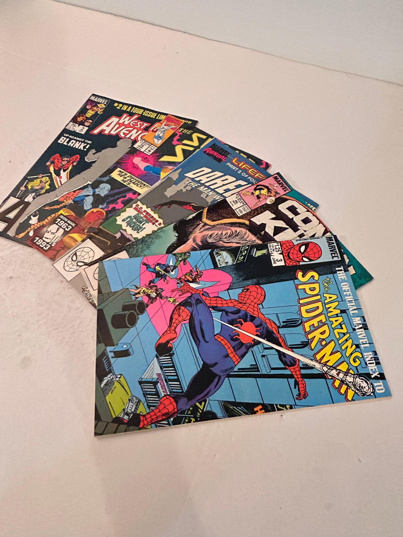 Vintage Lot of 5 Comic Books: Vintage Lot of 5 Comic Books Please view all photos as they are part of the description and condition of this Item, Feel free to contact me with questions or picture requests! Used Item AS IS